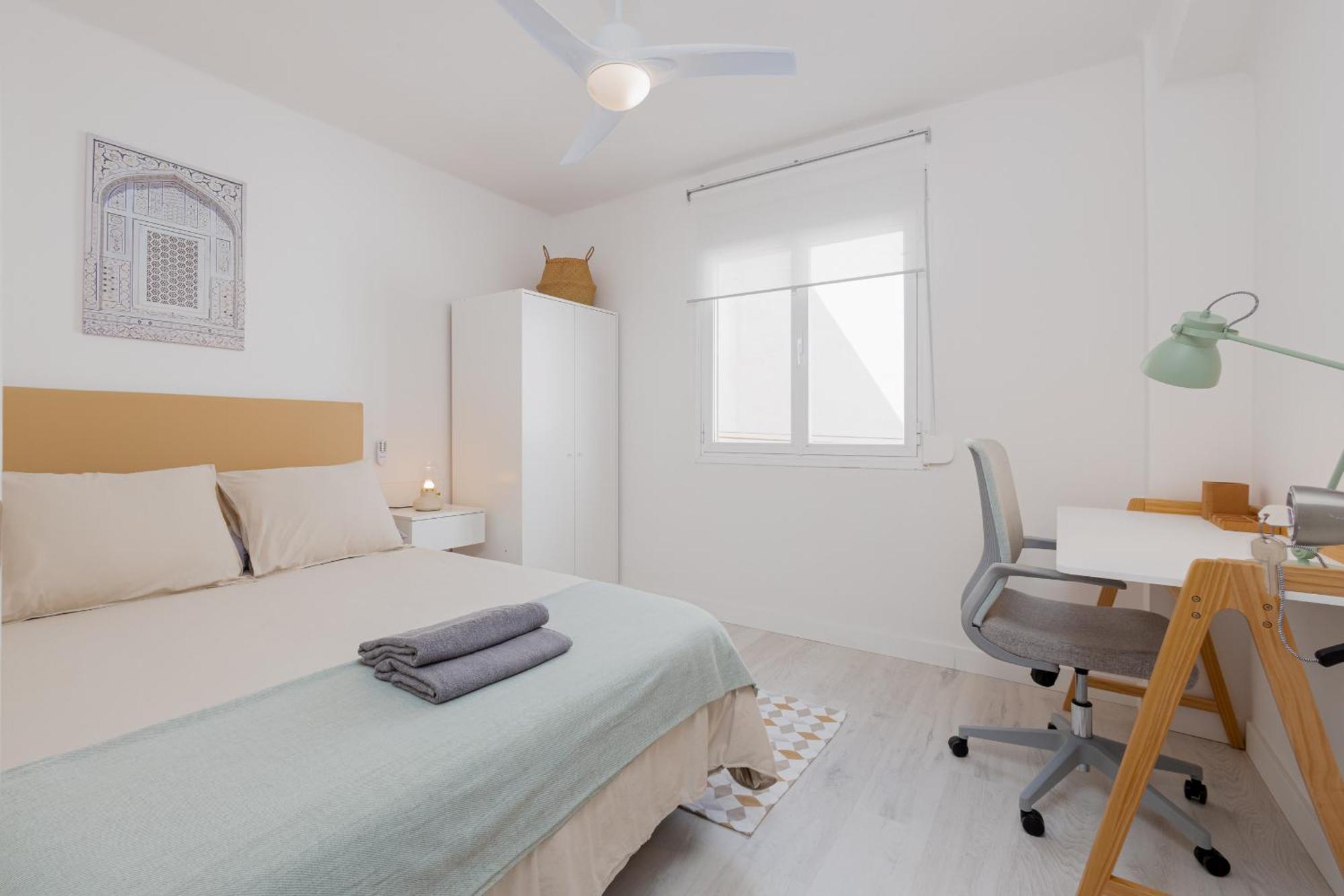 C03 Bright 3 Bdr With Terrace Center