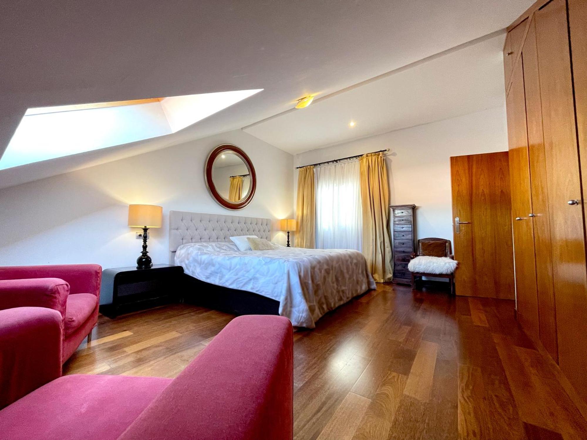 Atico En Plaza De La Constitucion 3 Bedrooms *
