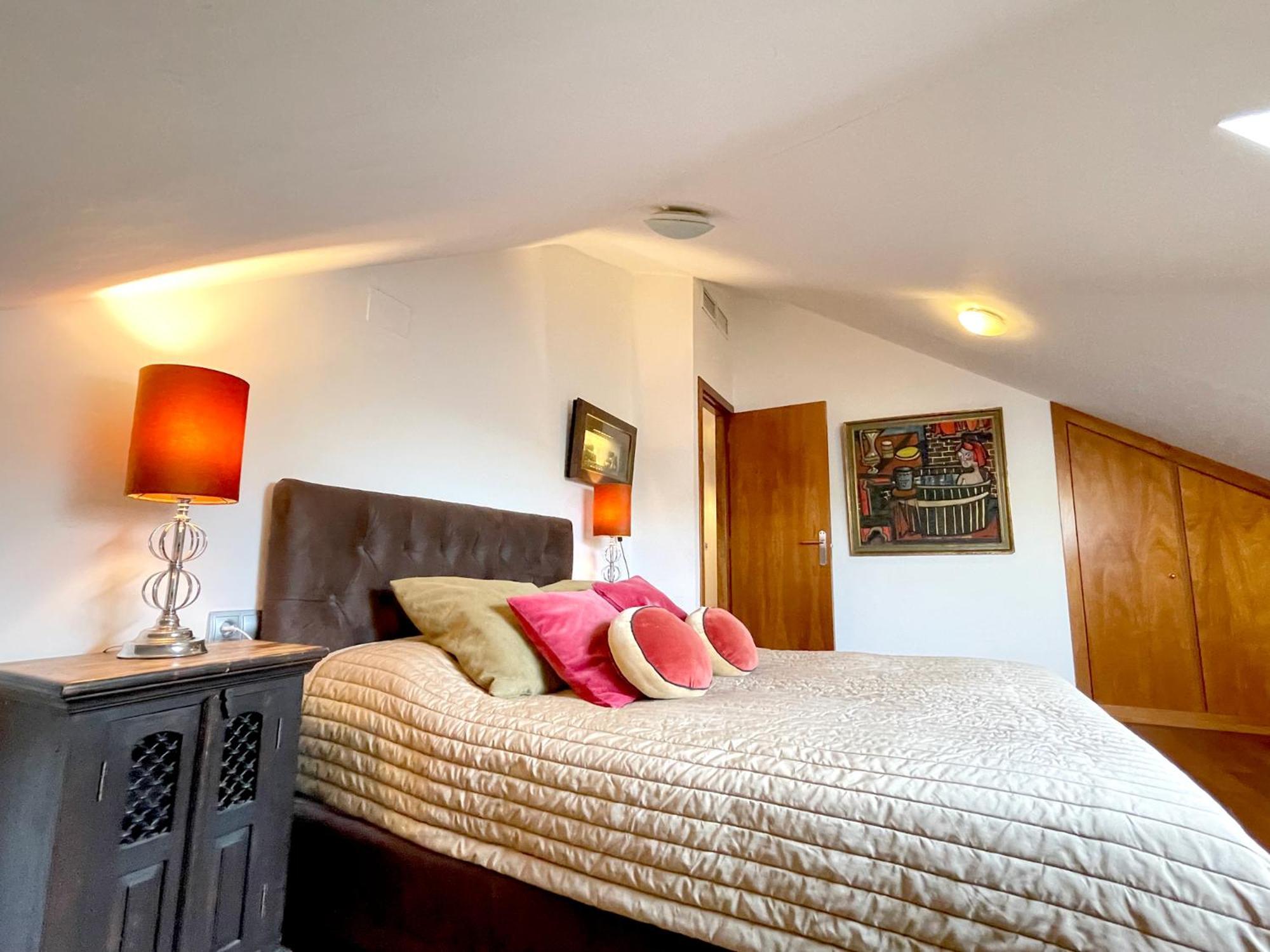 Atico En Plaza De La Constitucion 3 Bedrooms Apartment *