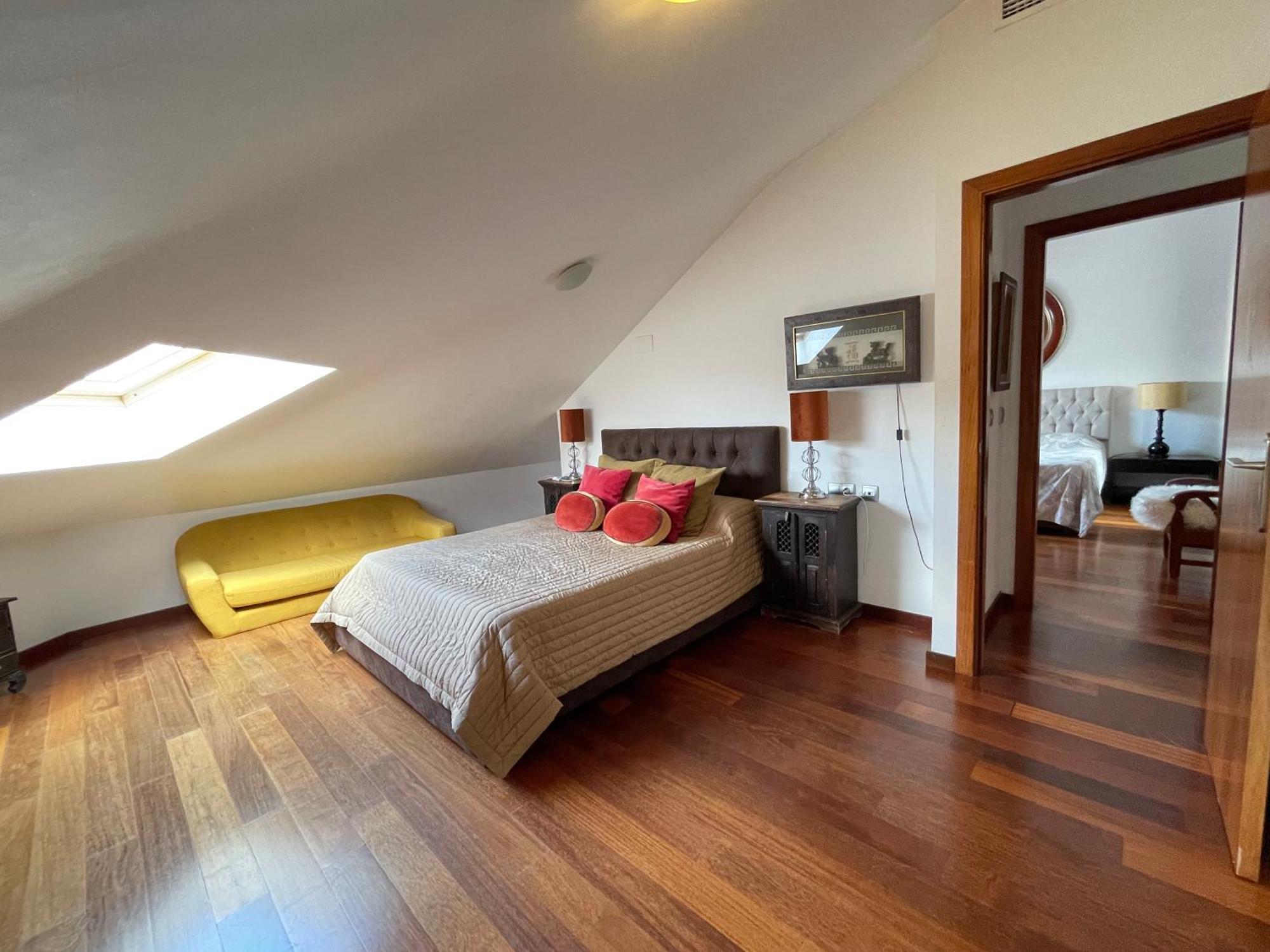 Atico En Plaza De La Constitucion 3 Bedrooms