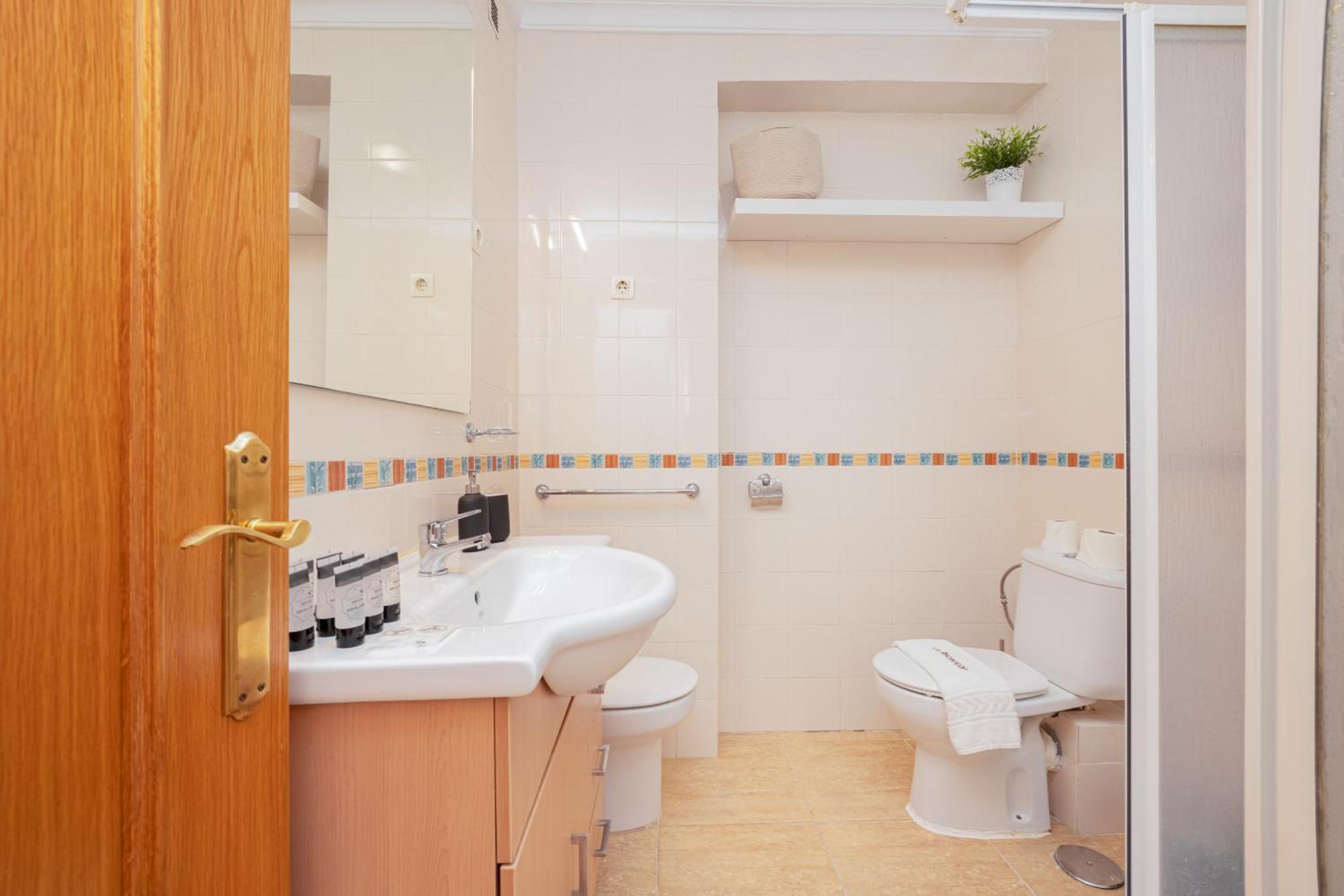 C27 Great 3 Bedroom Close To Center Apartment Malaga