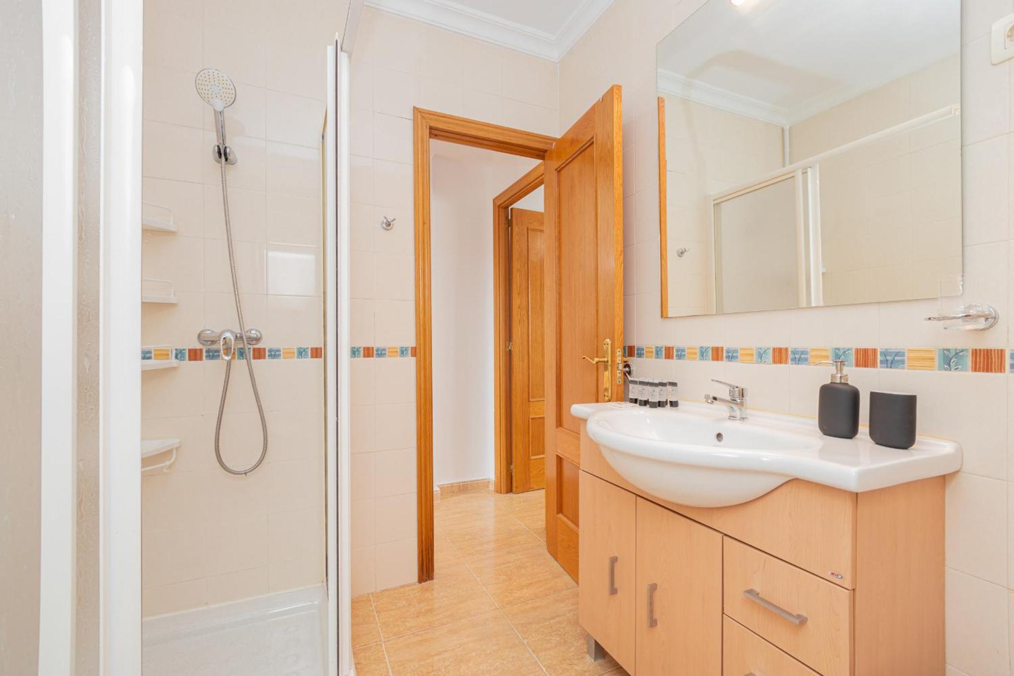 C27 Great 3 Bedroom Close To Center Apartment Malaga