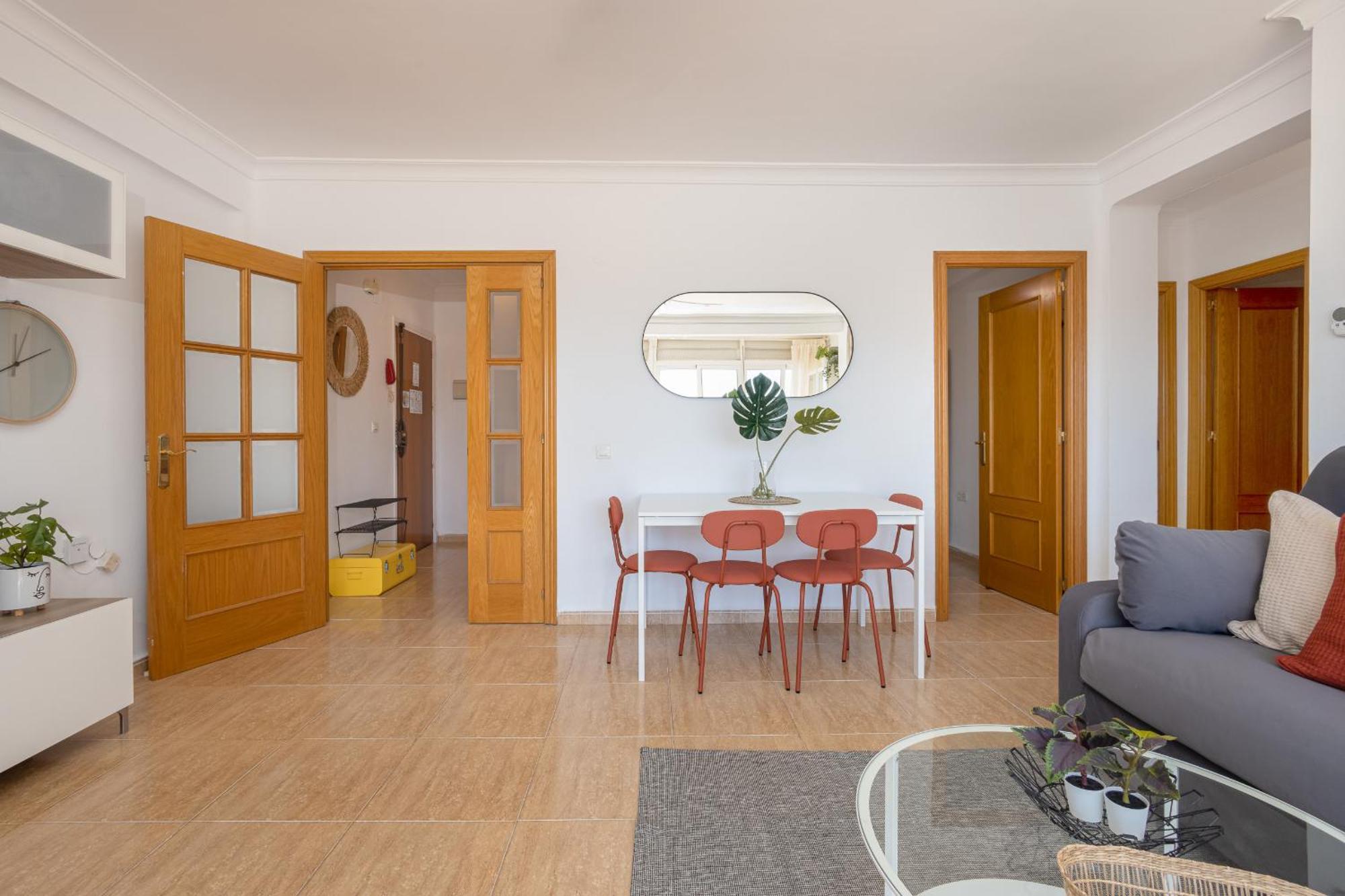 Apartment C27 Great 3 Bedroom Close To Center