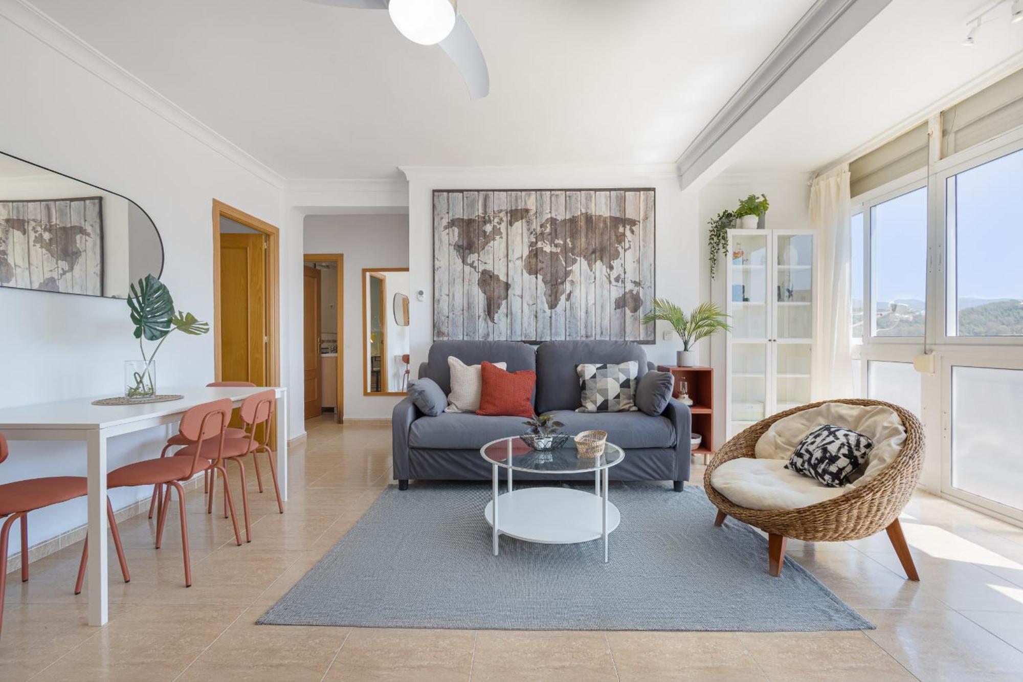 C27 Great 3 Bedroom Close To Center Apartment