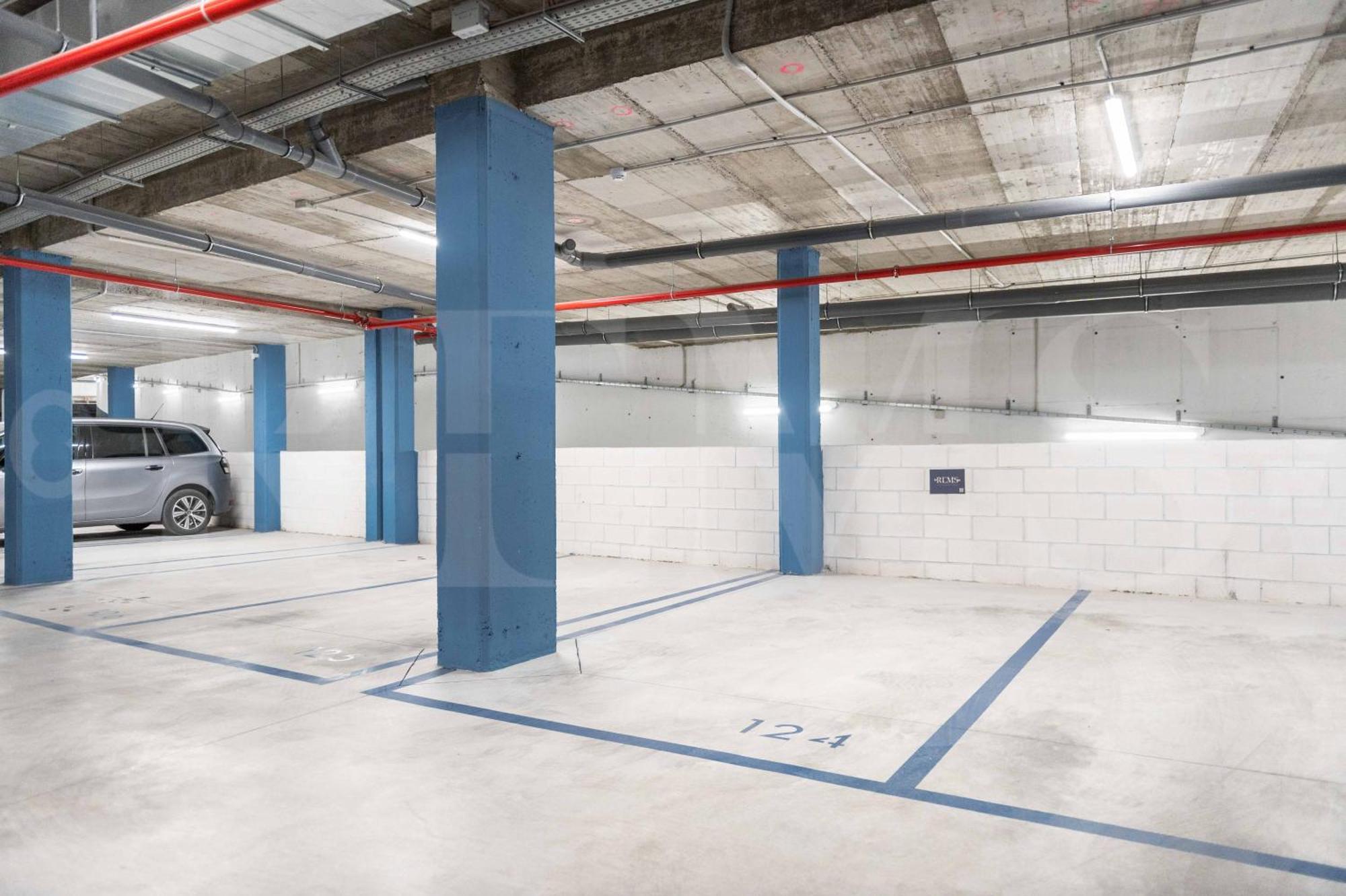 Appartement With Parking, Gym & Terrace By Rems *