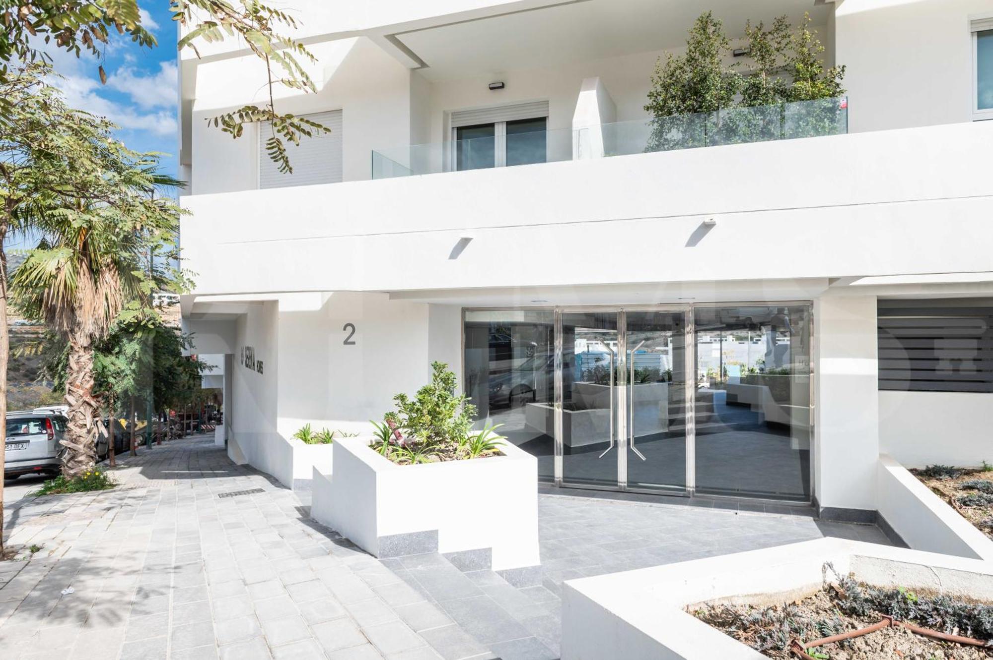 Appartement With Parking, Gym & Terrace By Rems