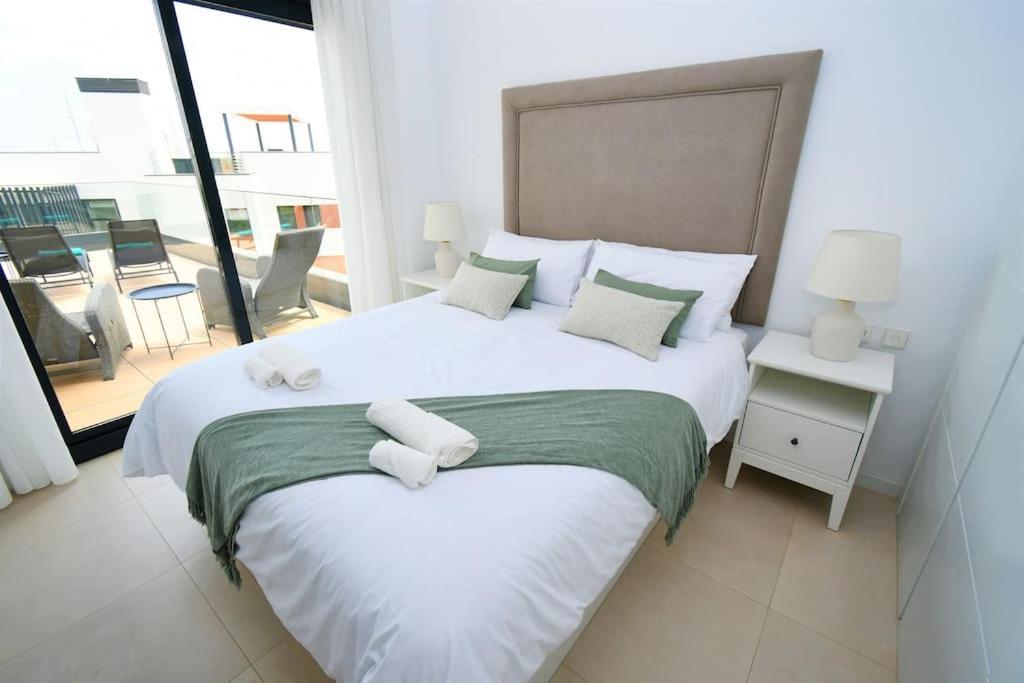 Casa Kerr - Luxury Apt - Sleeps 9 - Los Boliches * Malaga