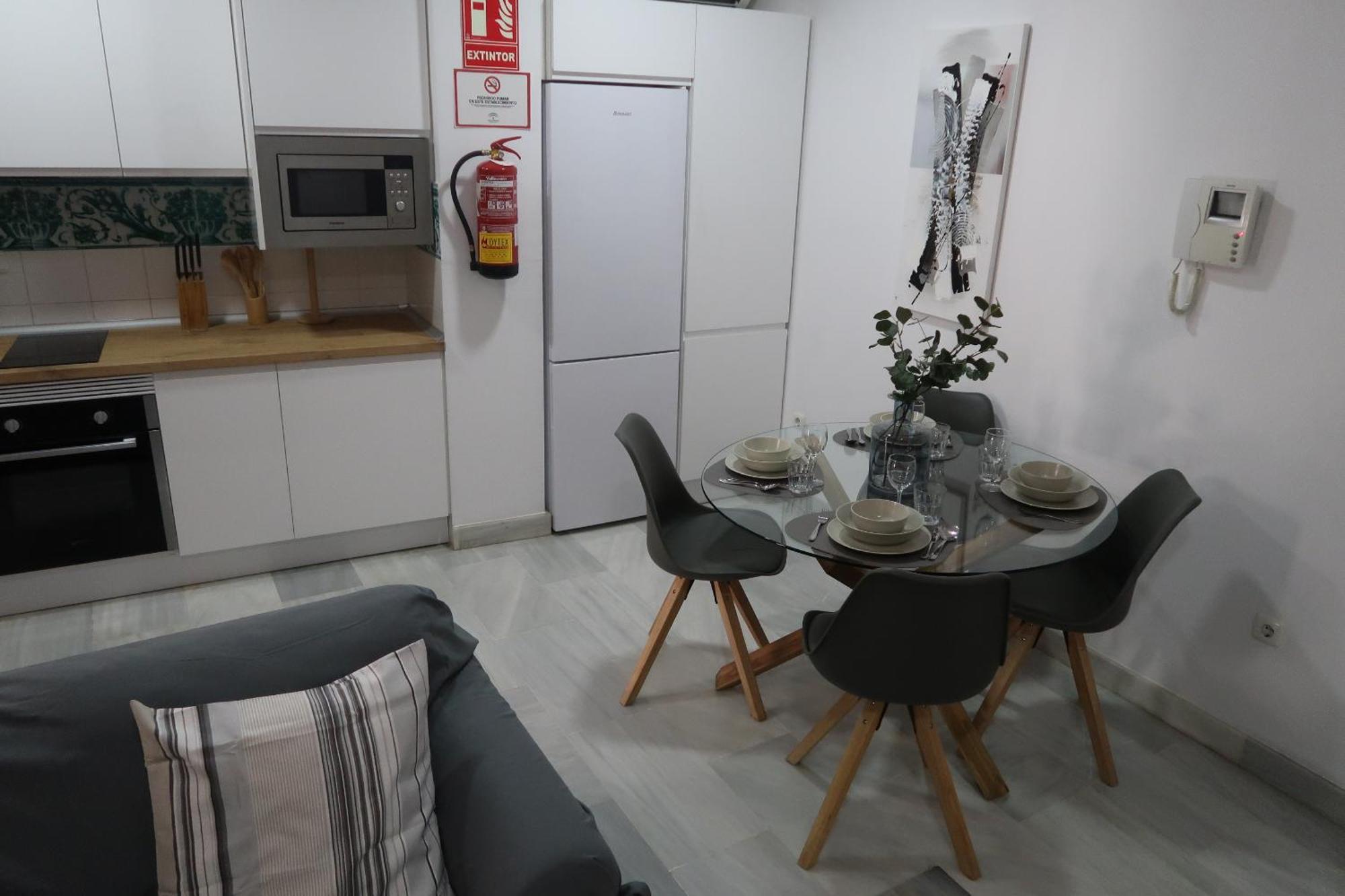 J & E Center Apartment