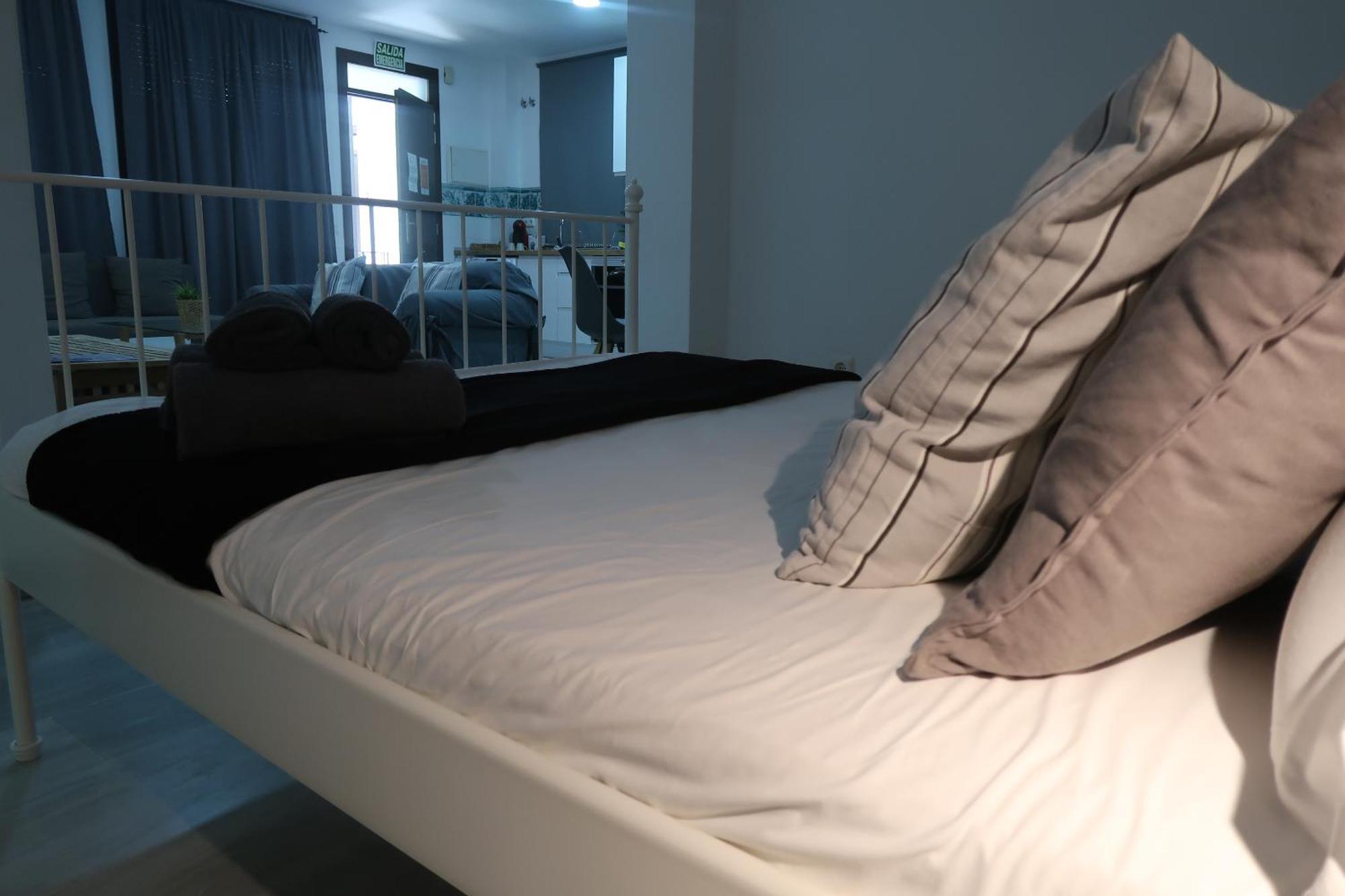 Apartment J & E Center *