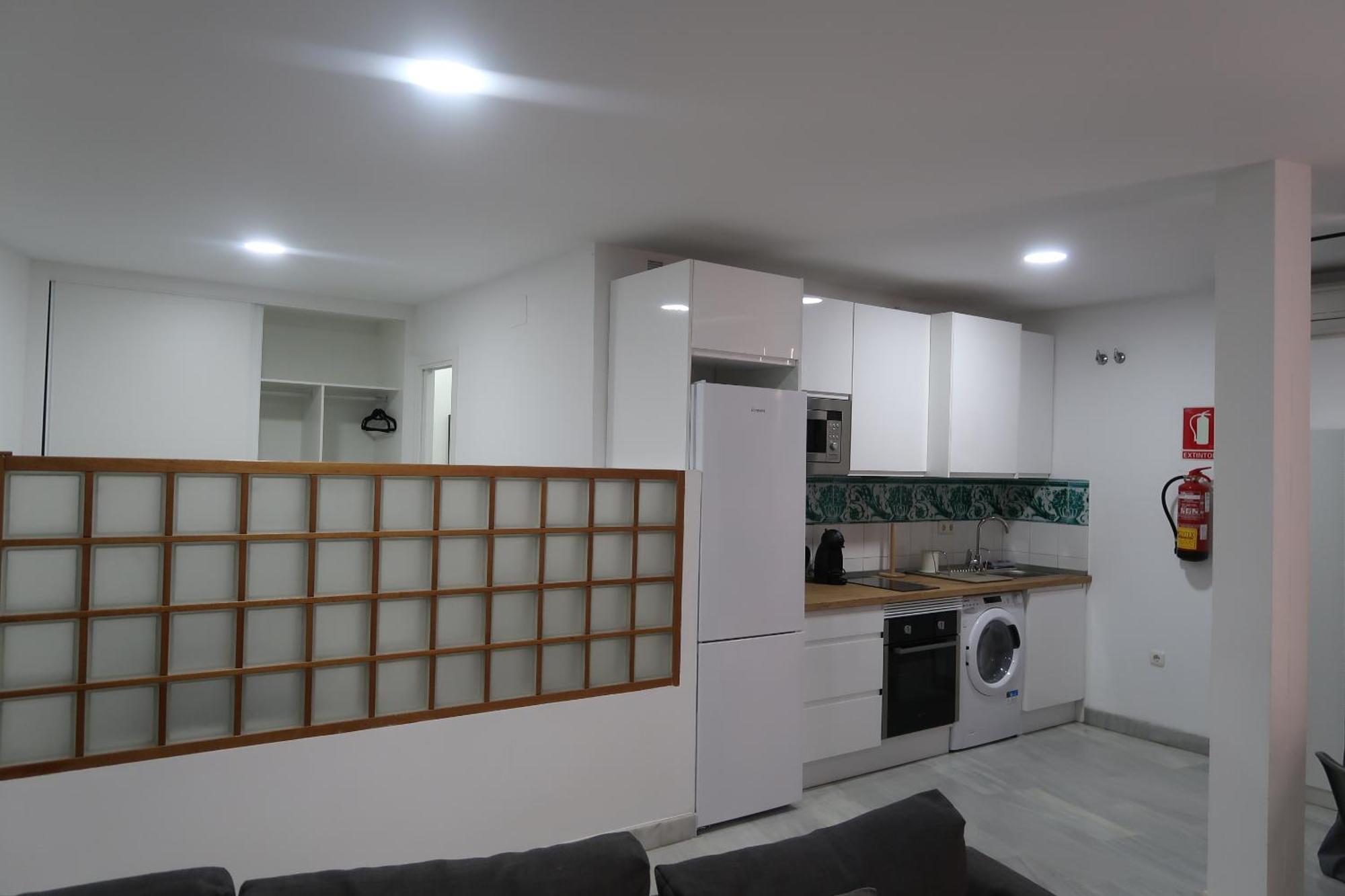 J & E Center Apartment *