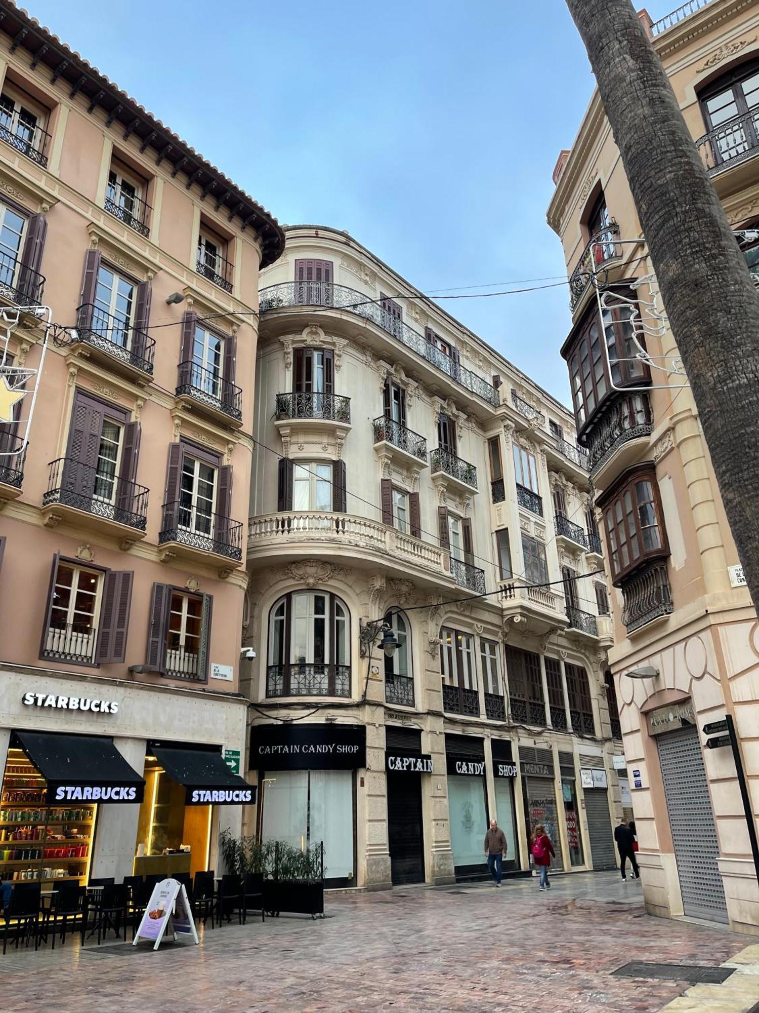 Atico En Plaza De La Constitucion 3 Bedrooms *