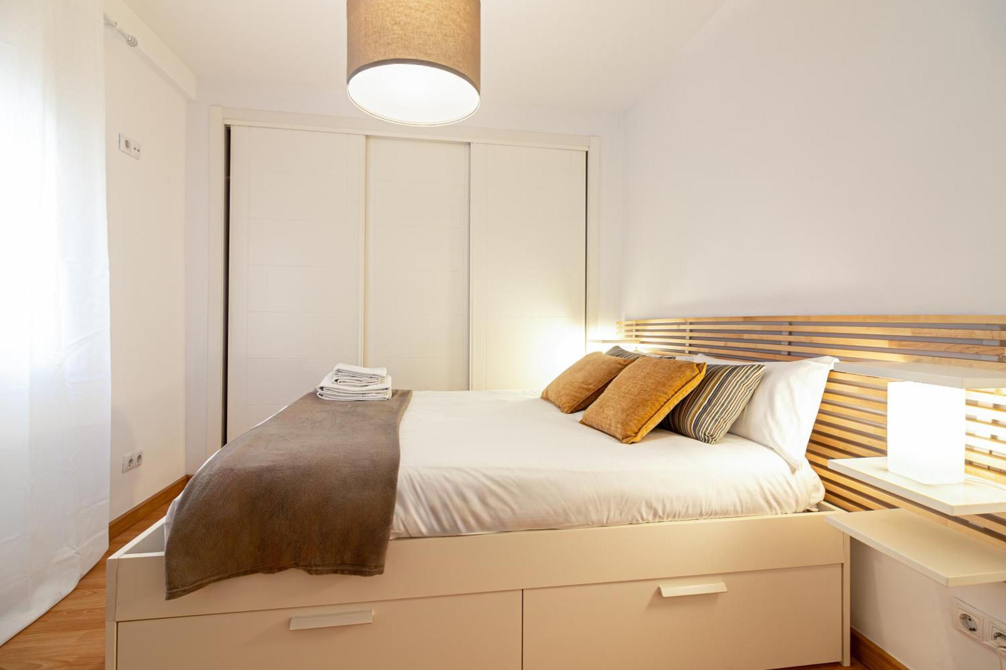 Center Flat Soho Modern 2br *