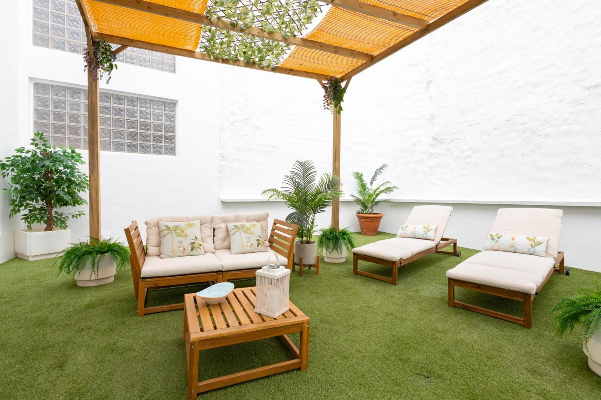 C30 Deluxe Studio With Terrace Into Cathedral Square *
