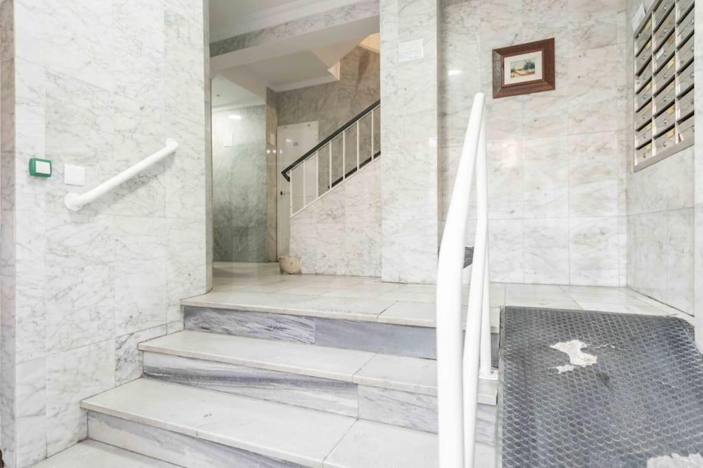 Commodious Near Center By Rems Appartement