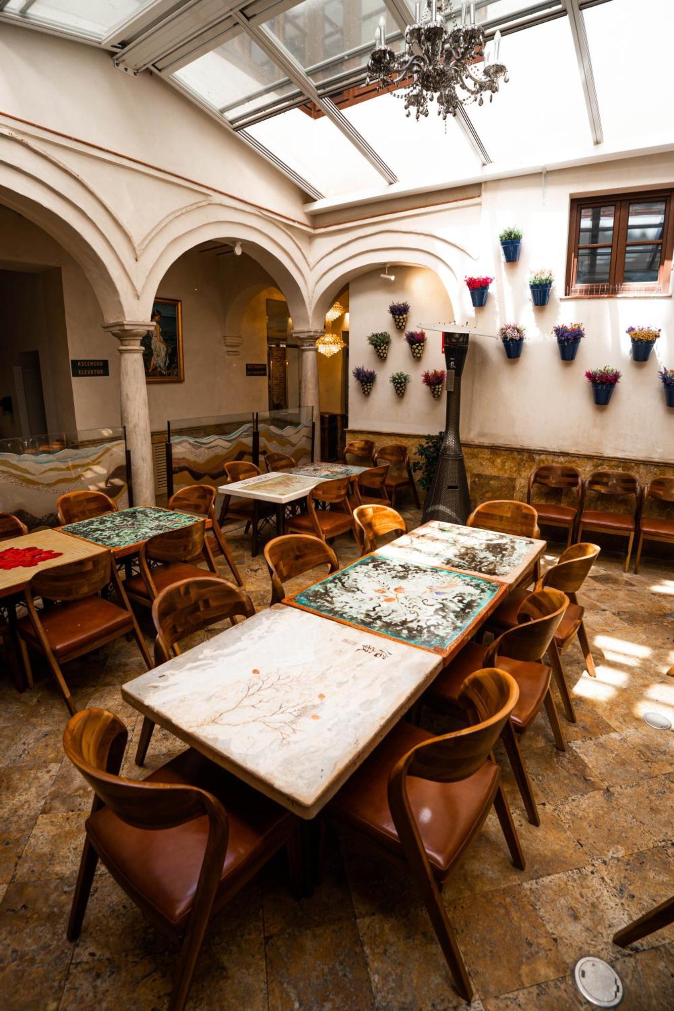 Anahita Boutique 4*