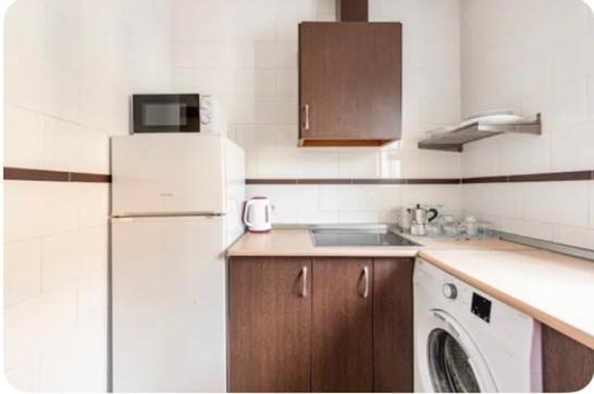 Apartamento En Primera Linea De Playa El Palo *