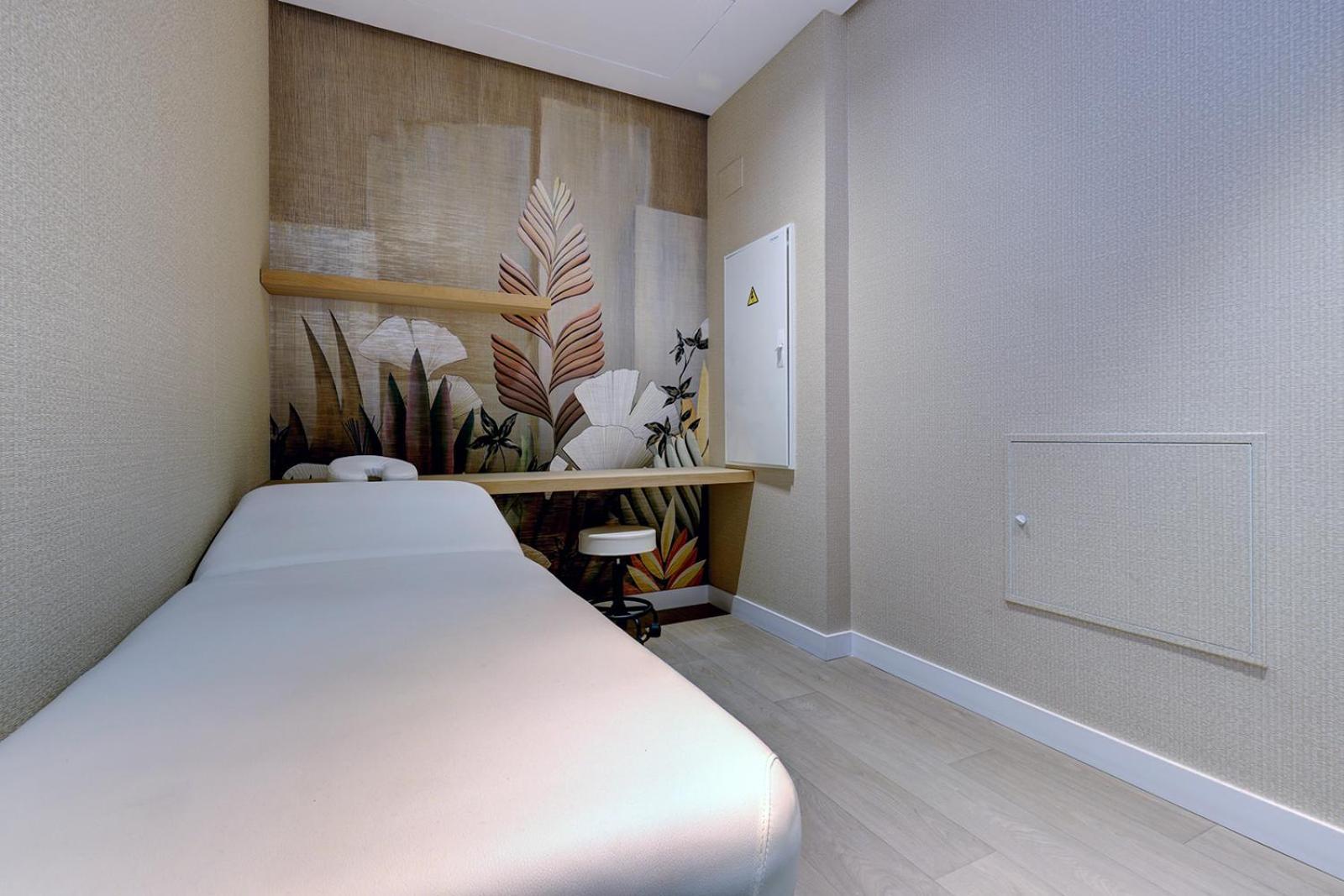 Apartment Luxury Front 2 Bed In Towers Malaga