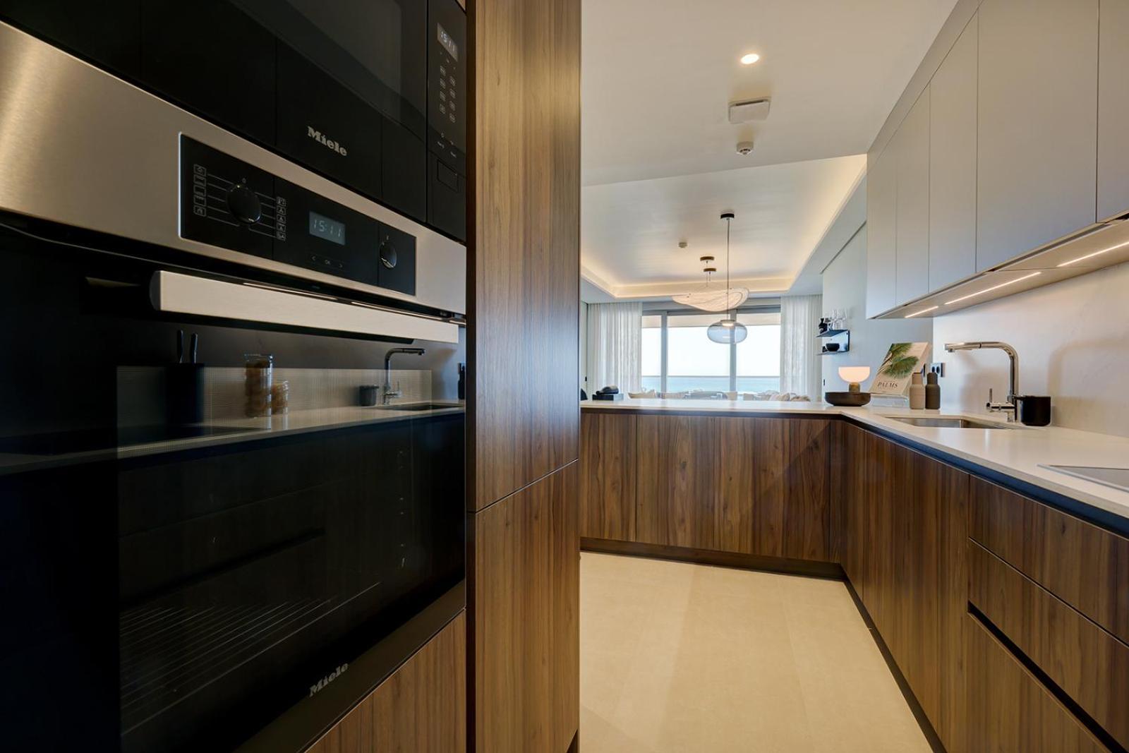 Luxury Front 2 Bed In Towers *