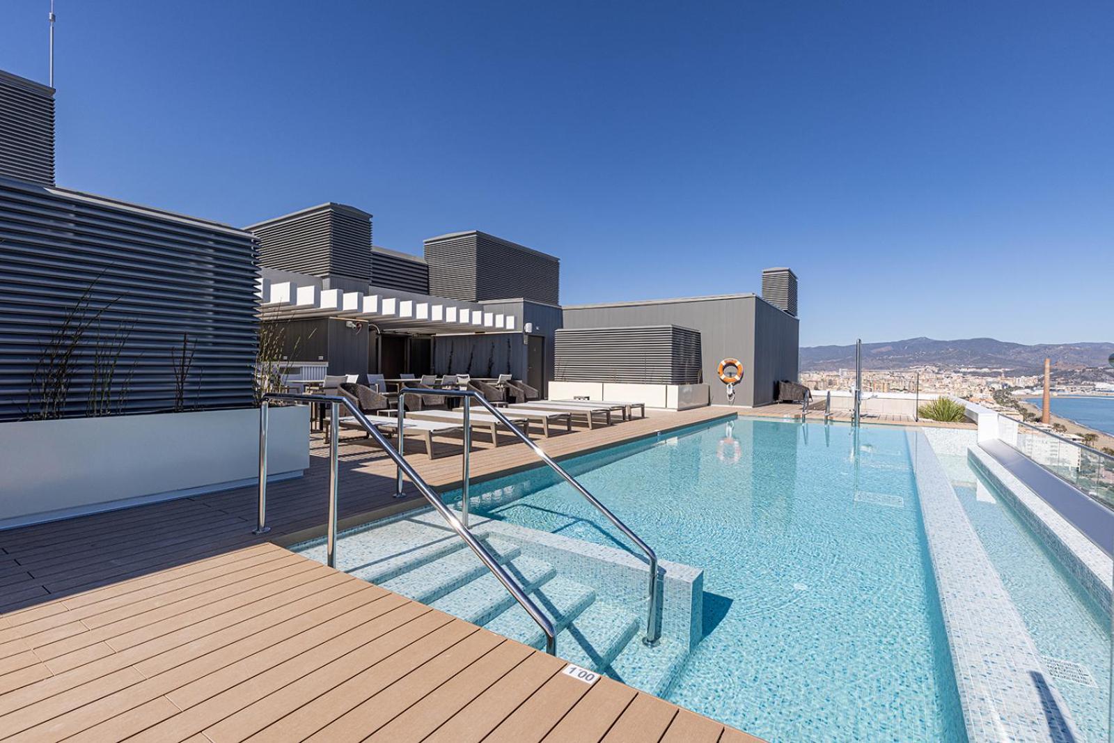 Luxury Front 2 Bed In Towers Apartment Malaga