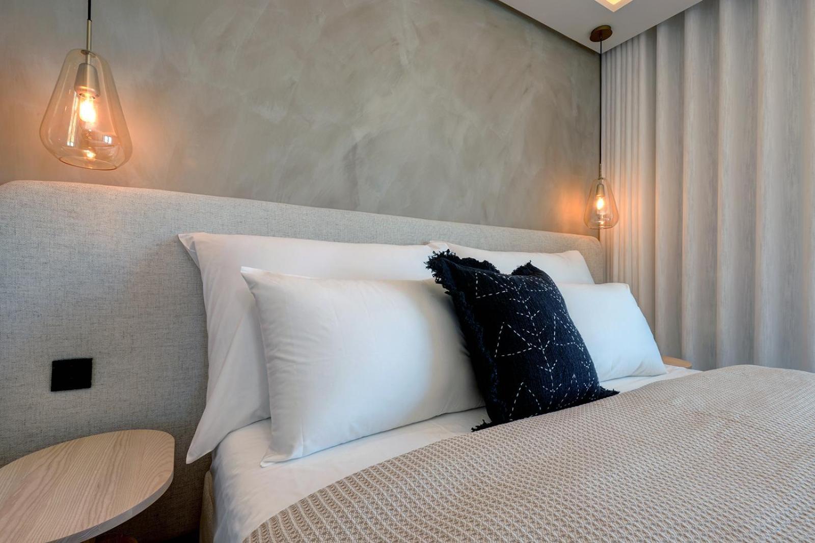 Luxury Front 2 Bed In Towers Apartment