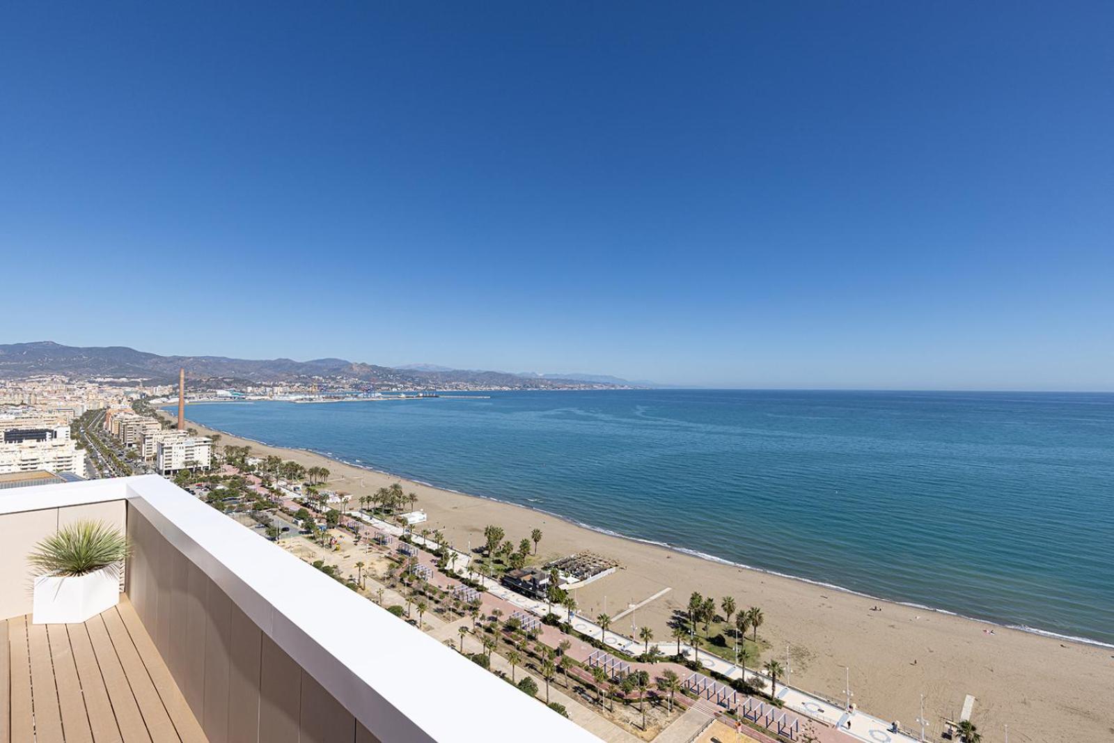 Luxury Front 2 Bed In Towers Apartment Malaga