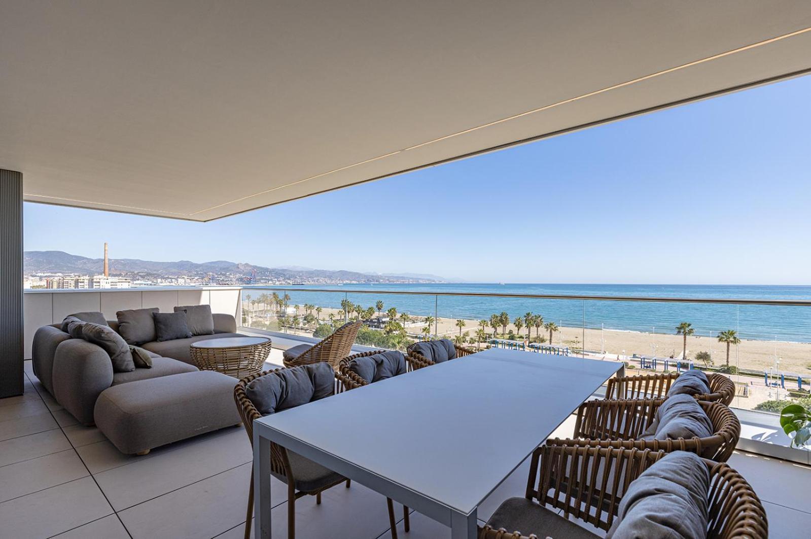 Luxury Front 2 Bed In Towers Apartment *
