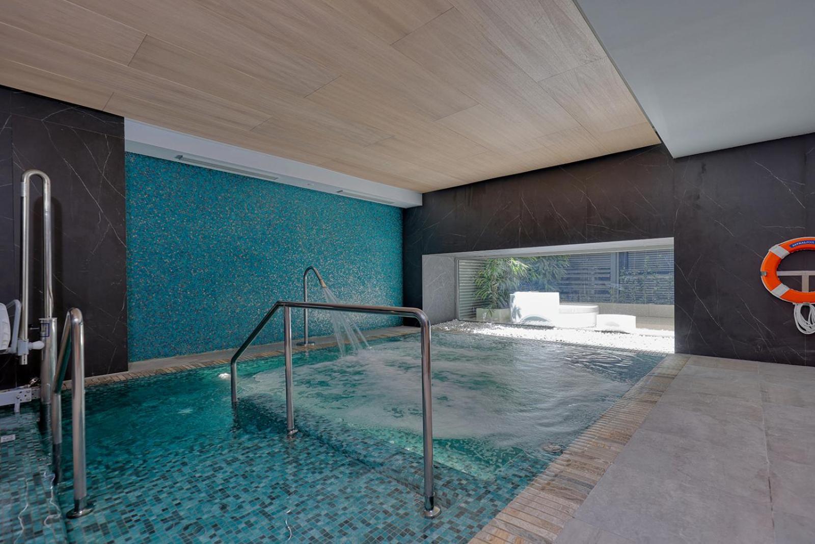 Luxury Front 2 Bed In Towers Malaga