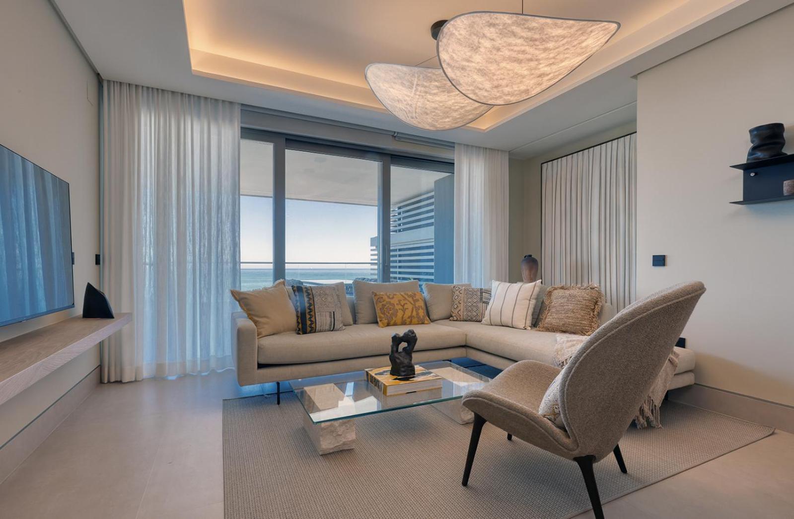 Luxury Front 2 Bed In Towers Apartment Malaga
