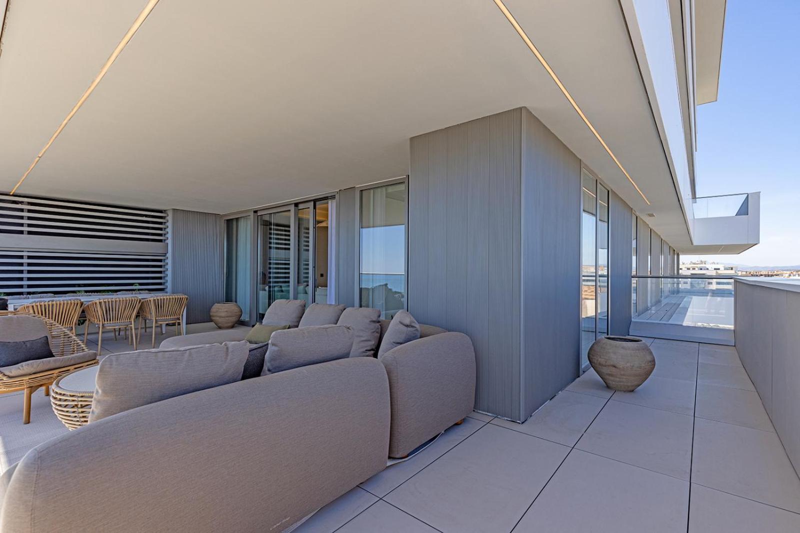 Luxury Front 2 Bed In Towers Apartment Malaga