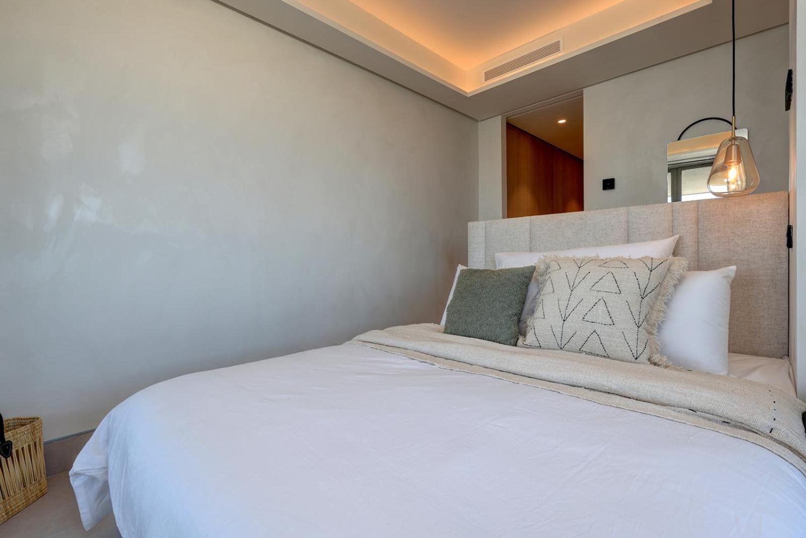 Luxury Front 2 Bed In Towers *