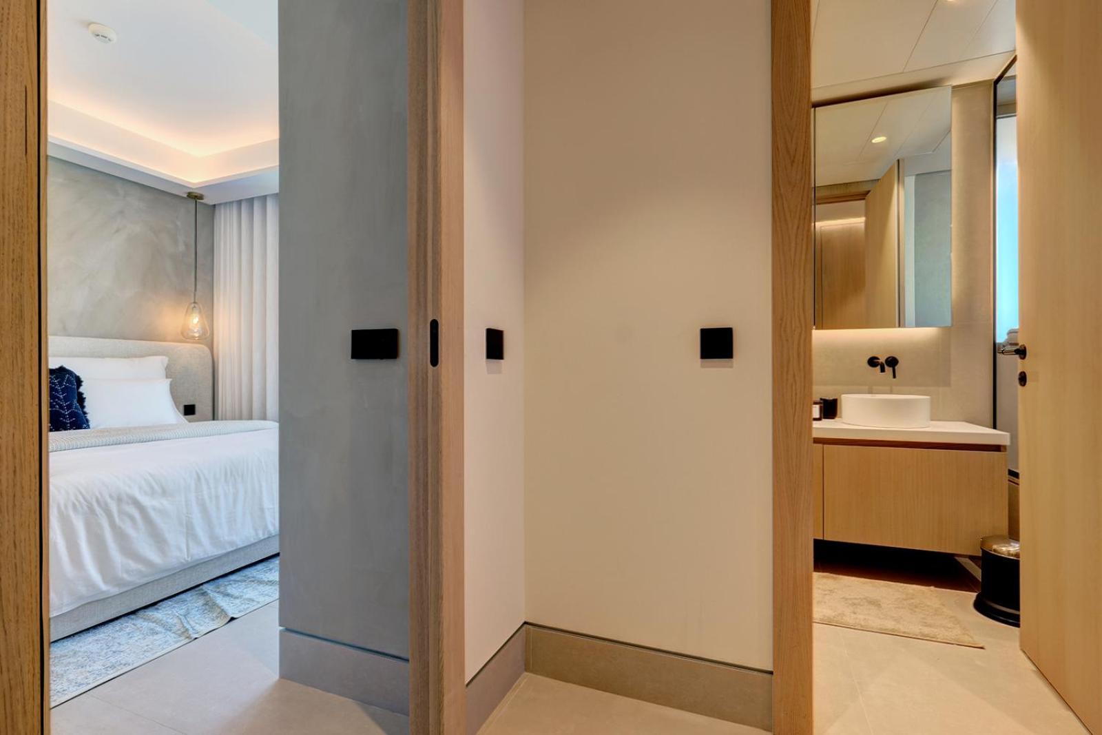 Luxury Front 2 Bed In Towers *