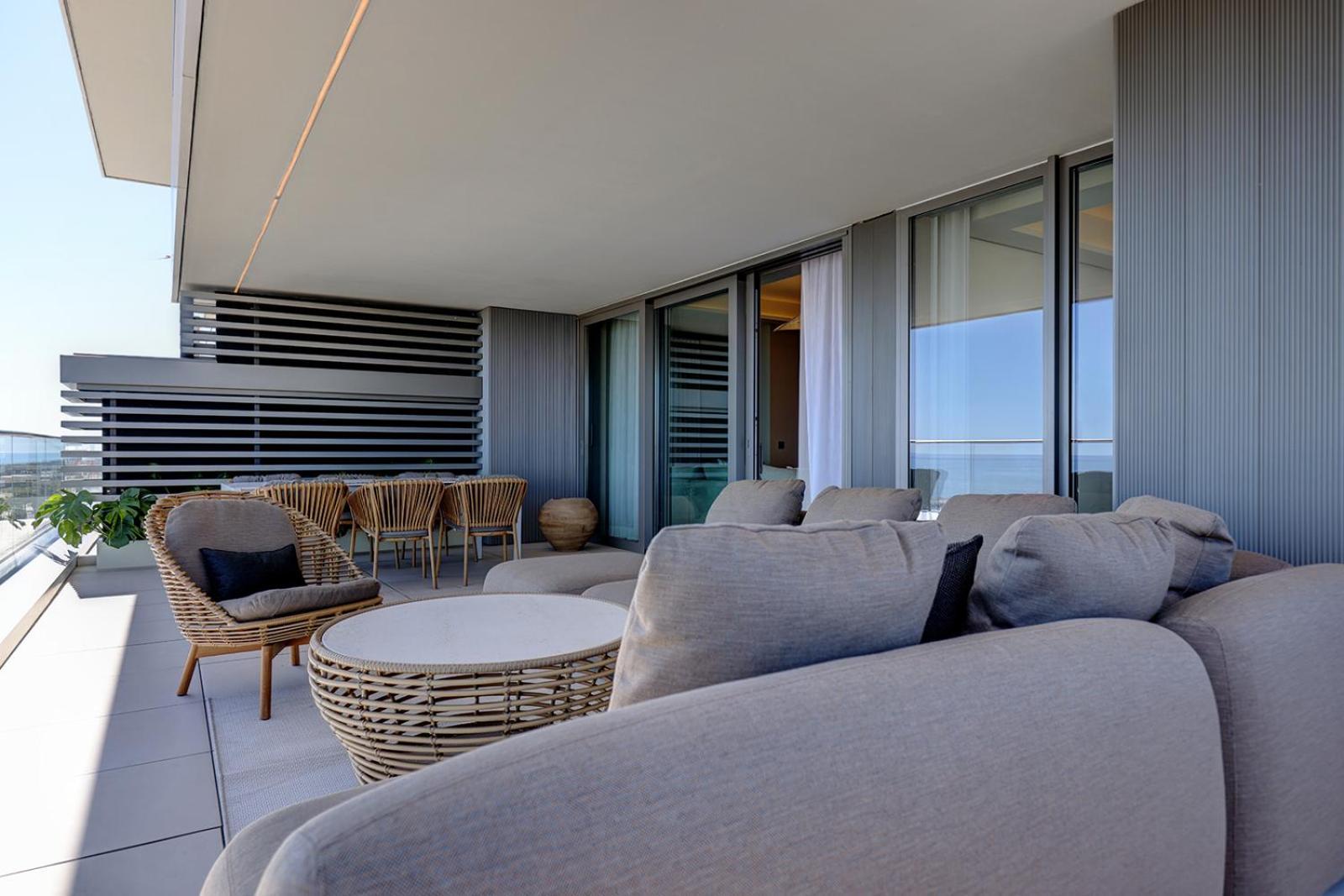 Luxury Front 2 Bed In Towers Apartment *