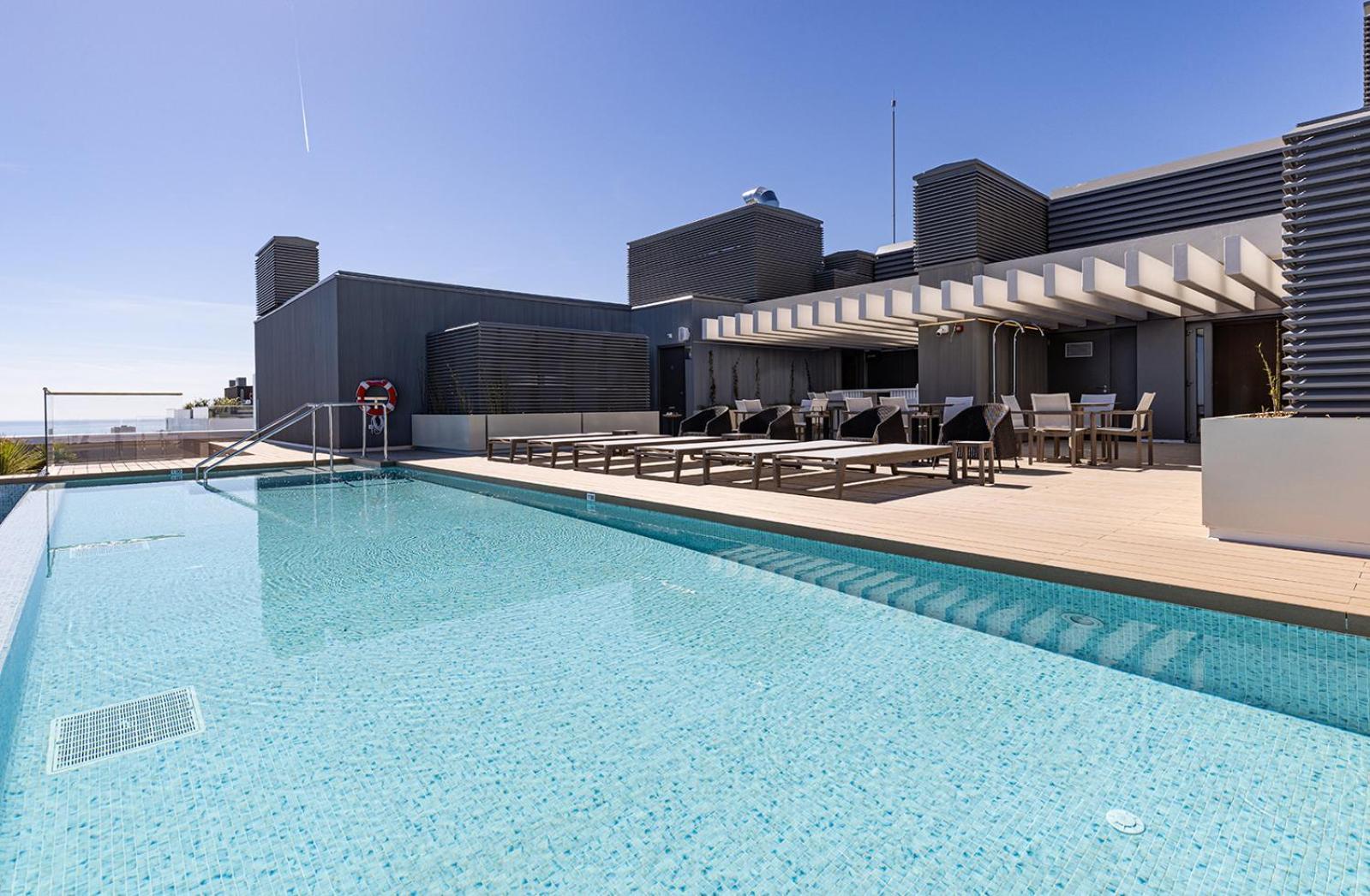 Apartment Luxury Front 2 Bed In Towers Malaga