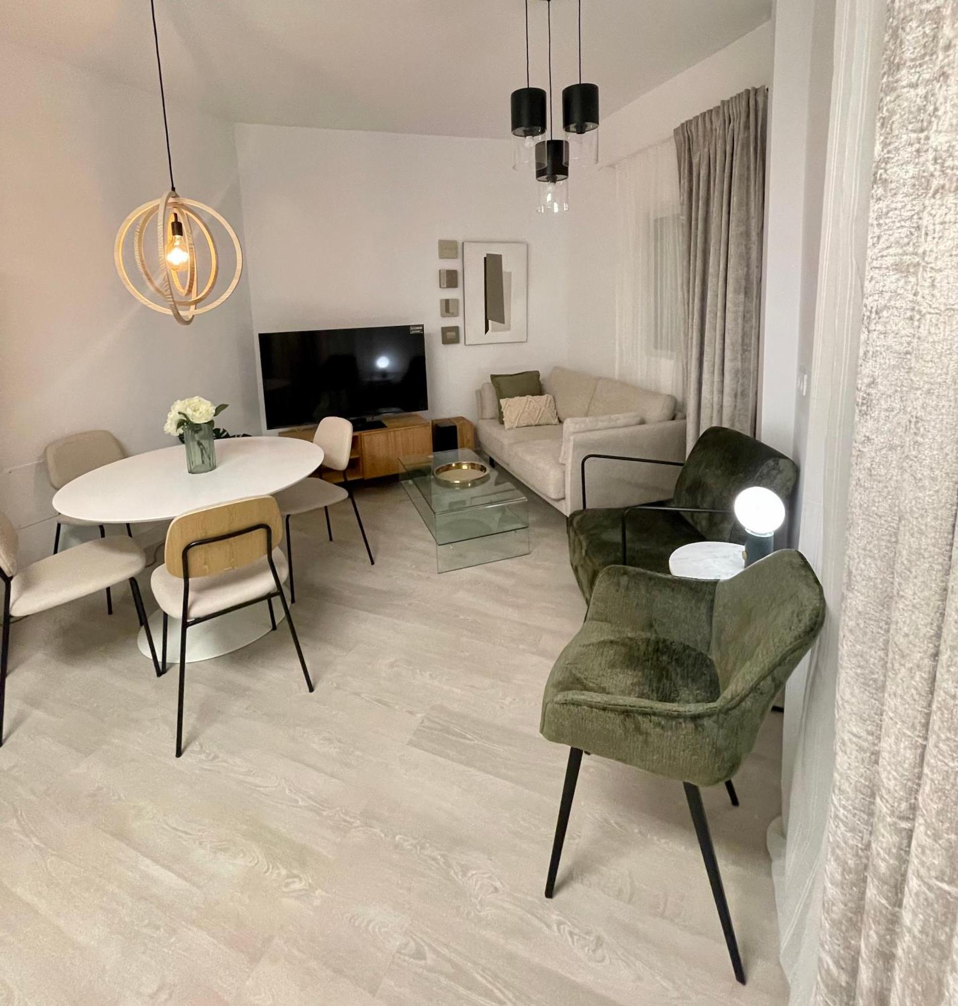 Historical Centre! Private Terrace & Gym-near Public Parking