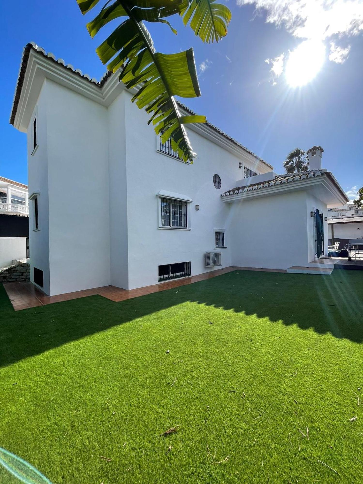 Lets In The Sun - Sunset Villa *