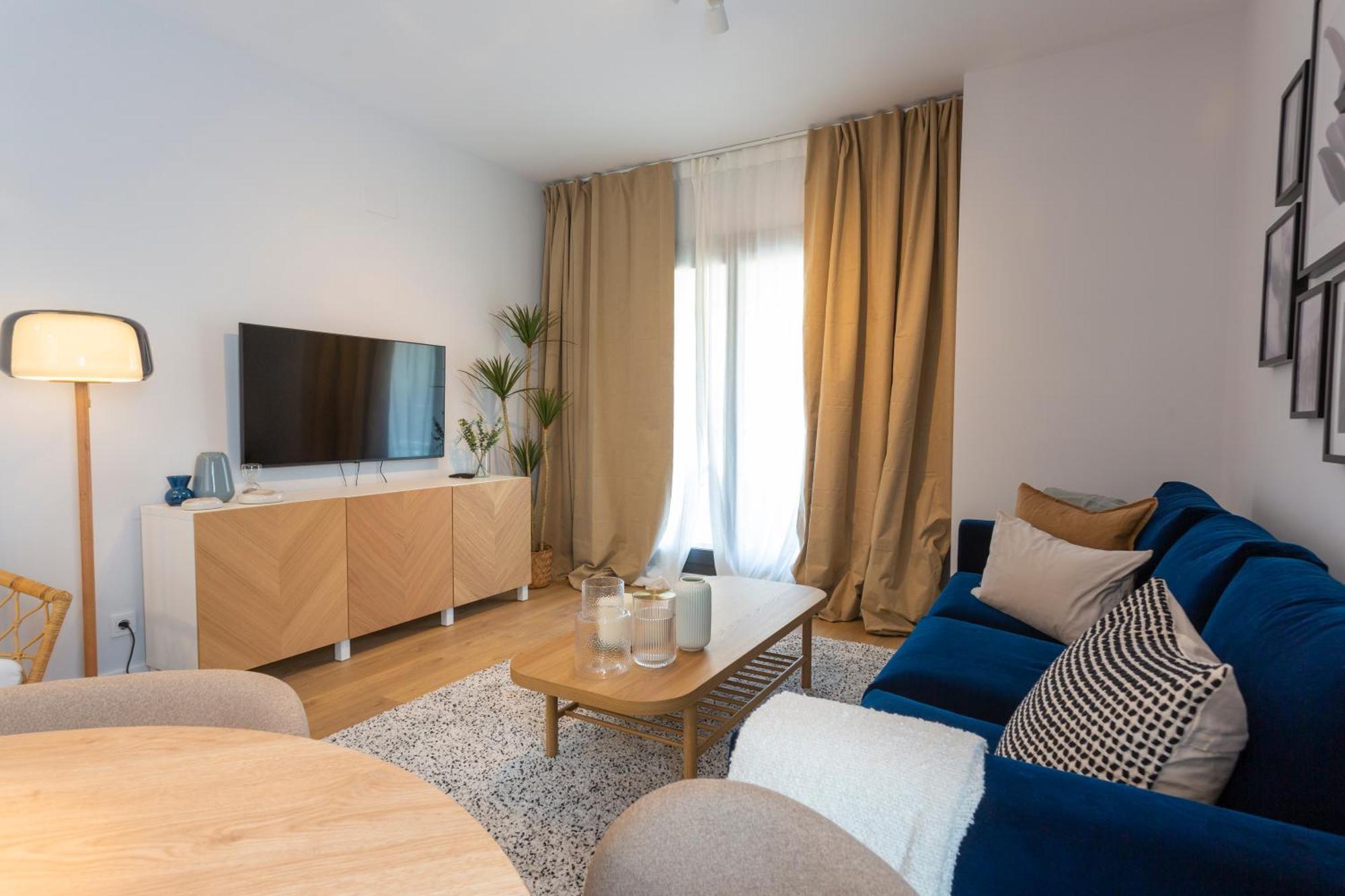 Apartment Apartamento Con Vistas En Paseo De Reding By Rent Me Málaga