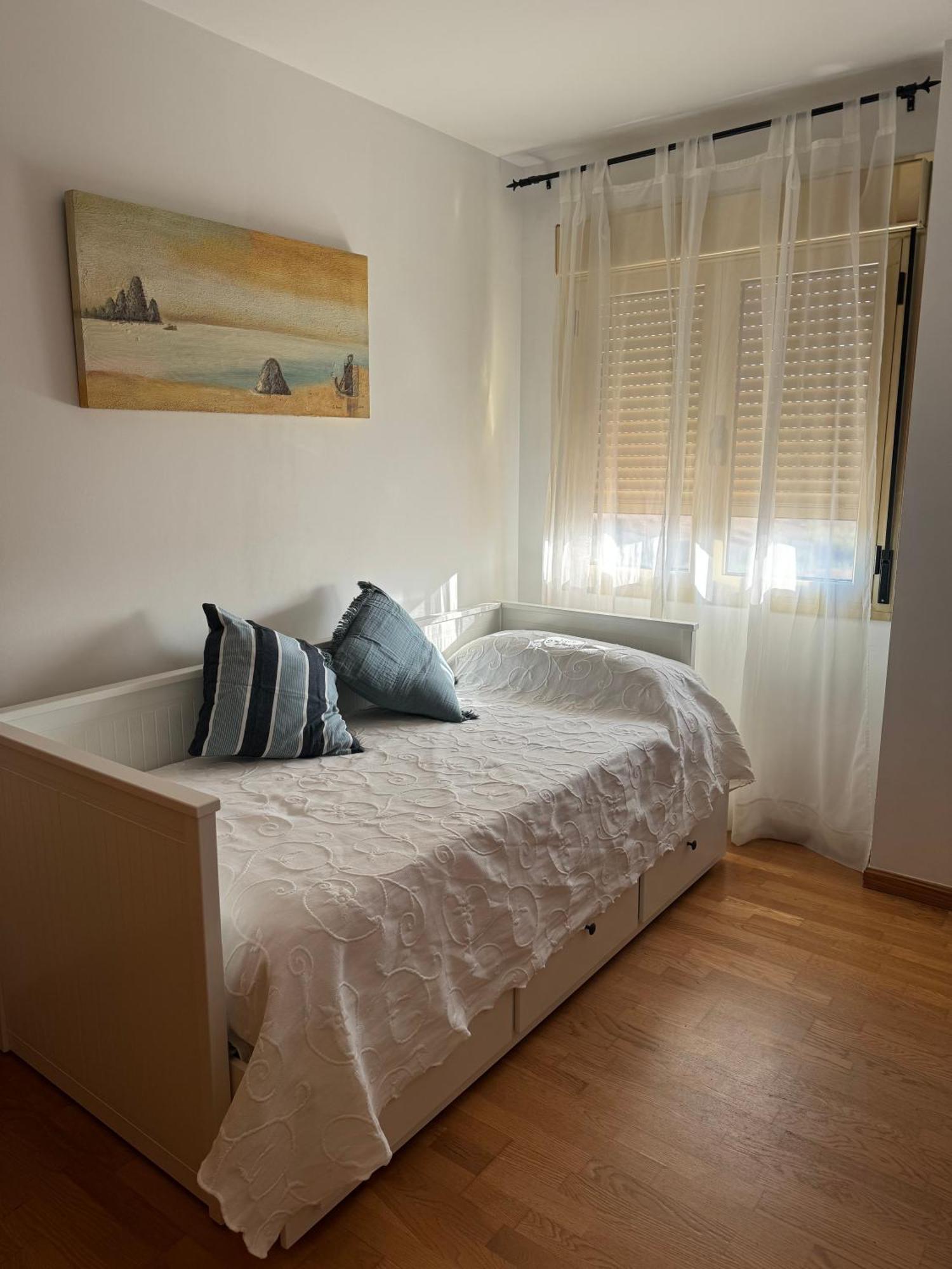 Apartment Apartamento Teatinos, Metro, Free Parking & Pool