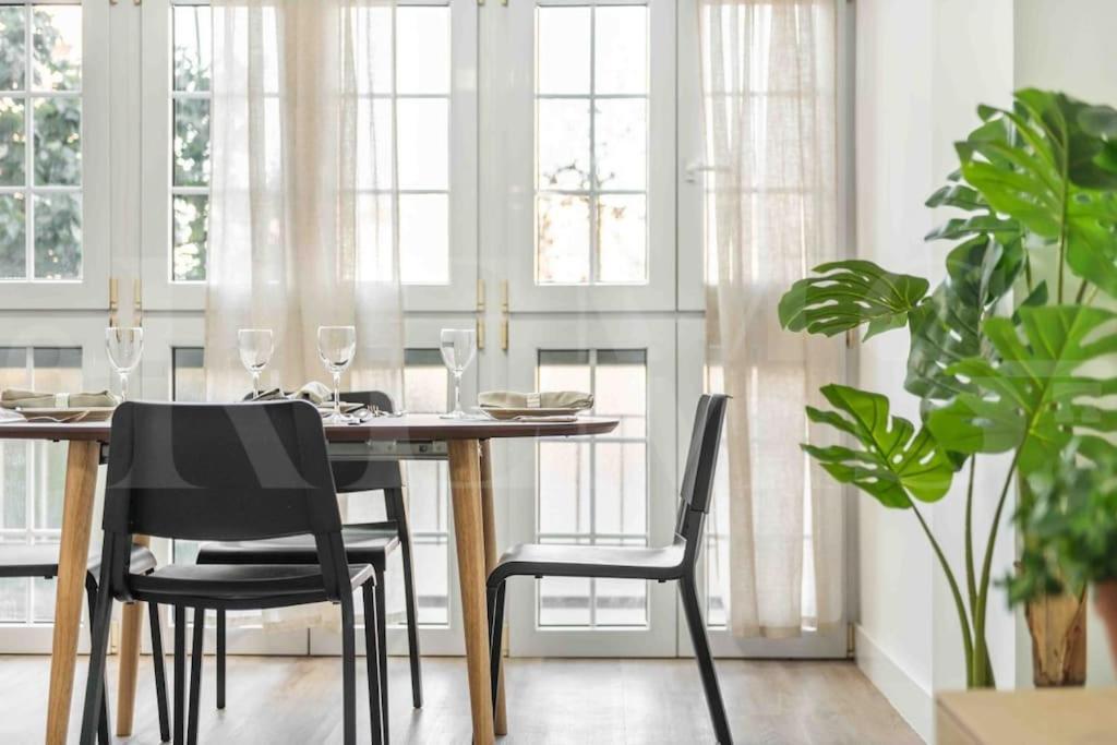 Bright And Modern By Rems Malaga