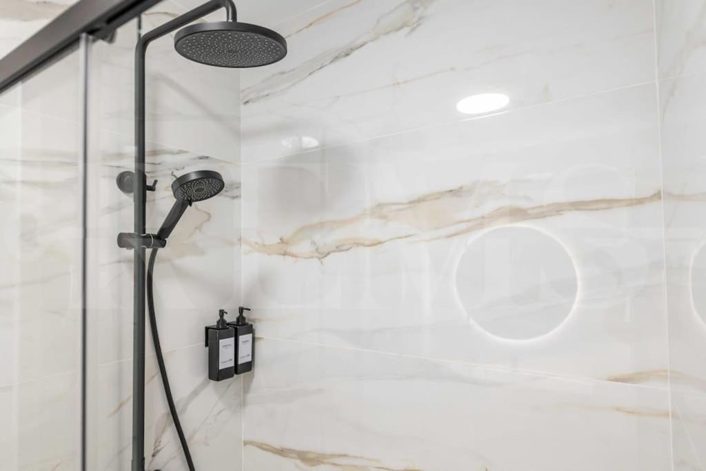 Bright And Modern By Rems Apartment