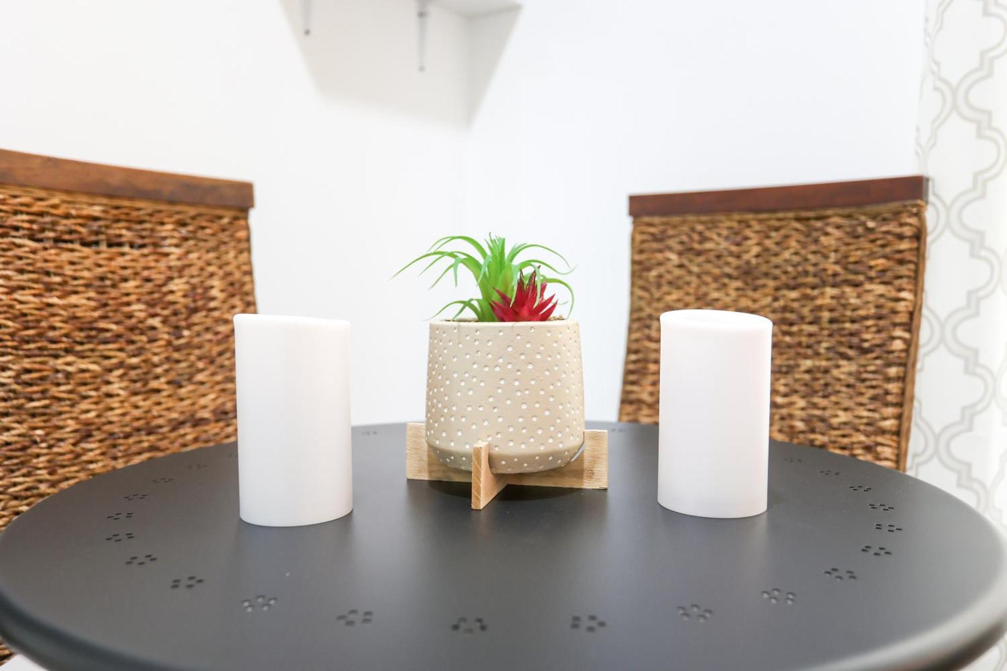 Cross Apartment *