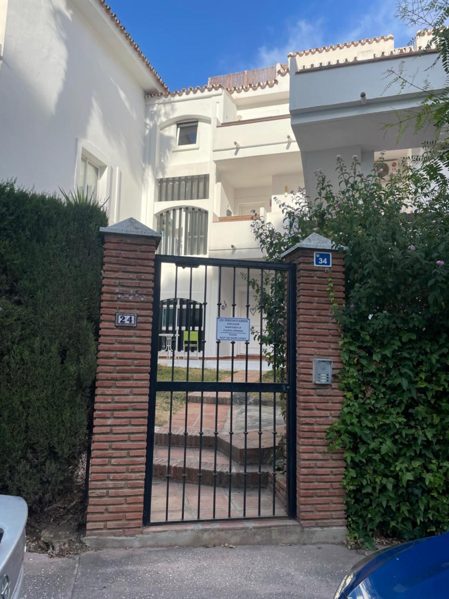 Two Bedroom, Two Bathroom, Balcony, Pool Area, View Apartamento
