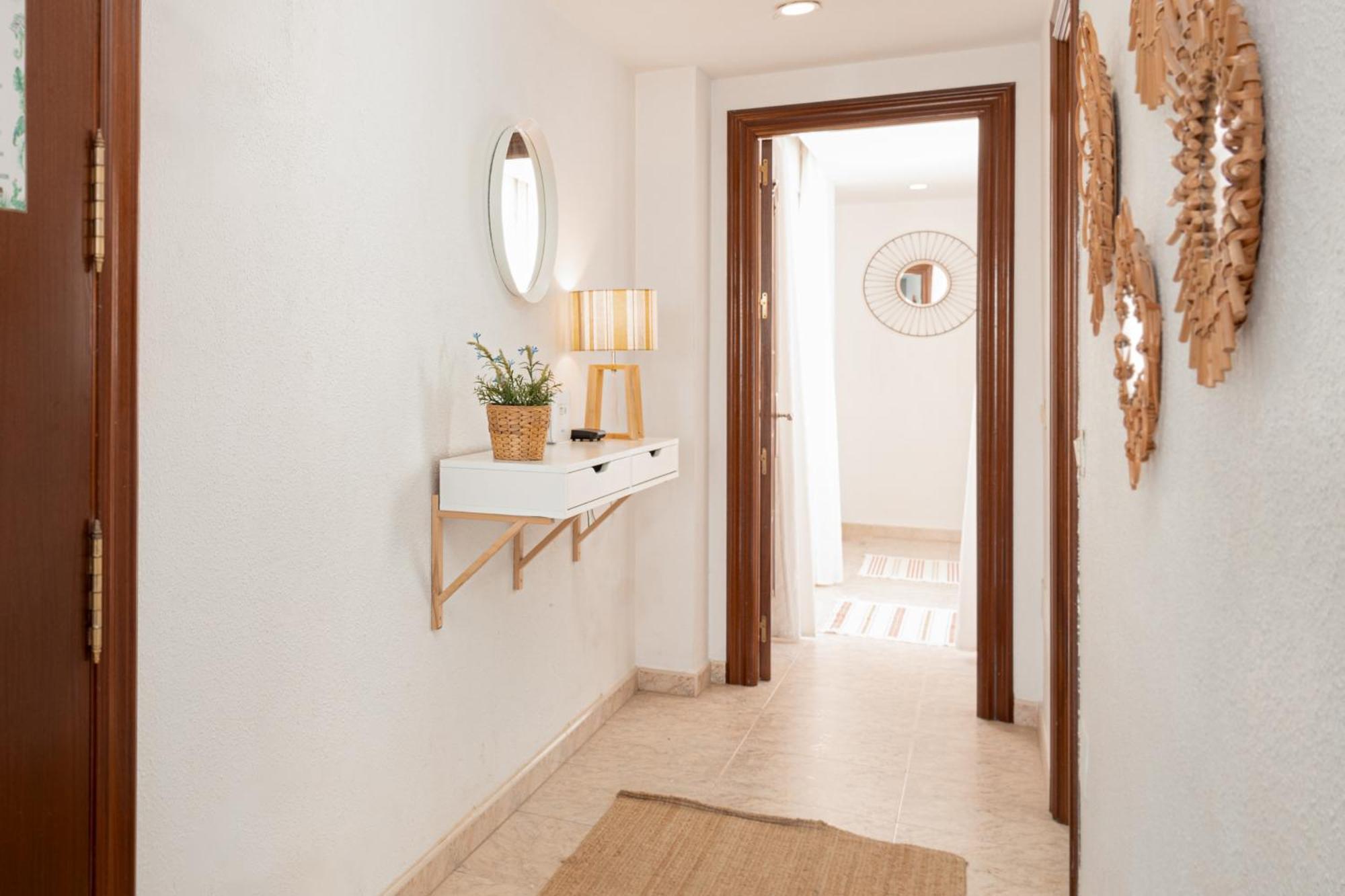 C103 - Sunny Terrace, Old Town Views Apartment *