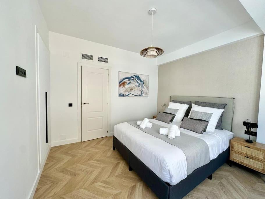 4bd Soho Luxe Retreat Terrace 2bh & Ac Apartment Málaga