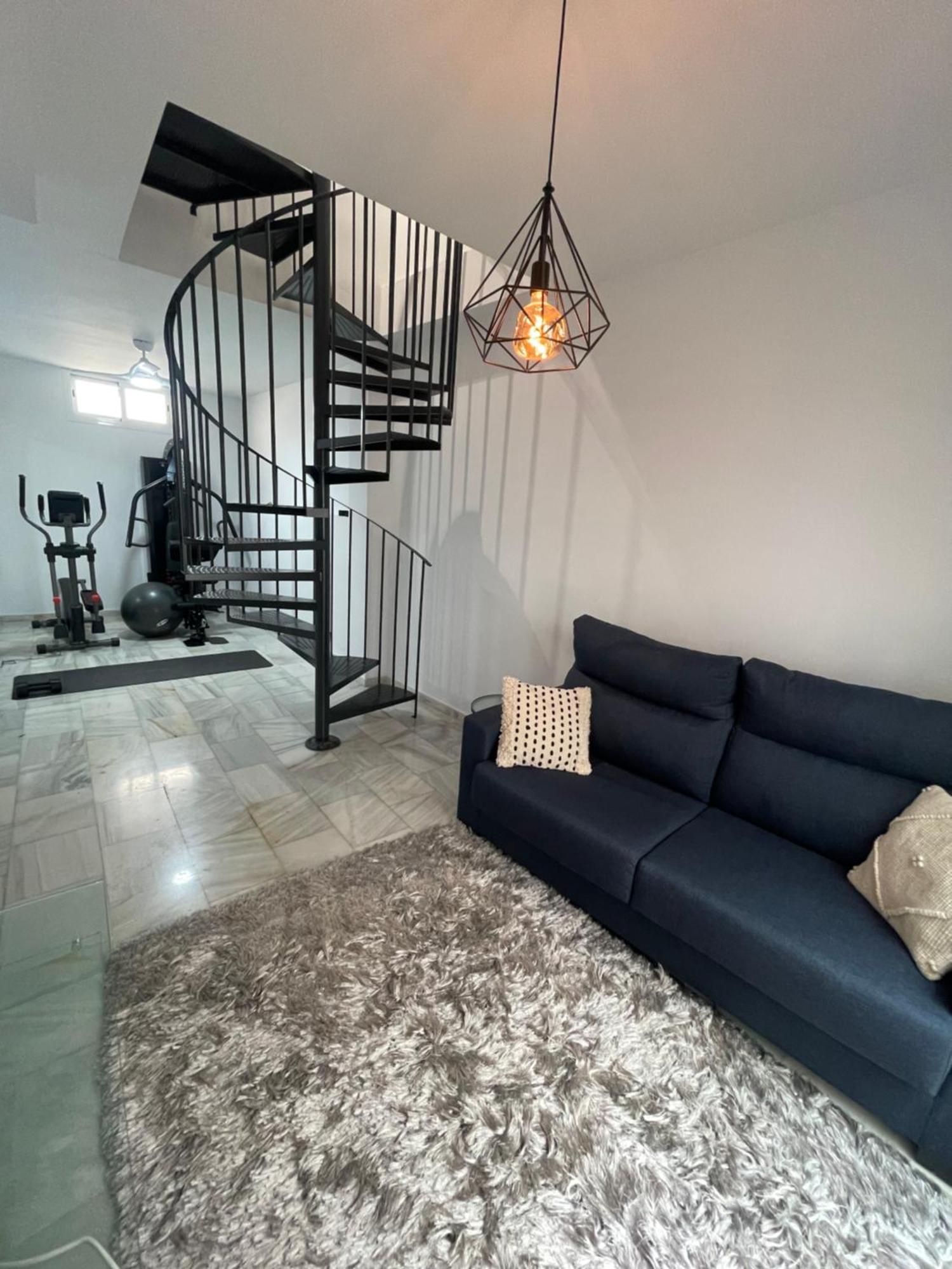 Historical Centre! Private Terrace & Gym-near Public Parking Apartment *