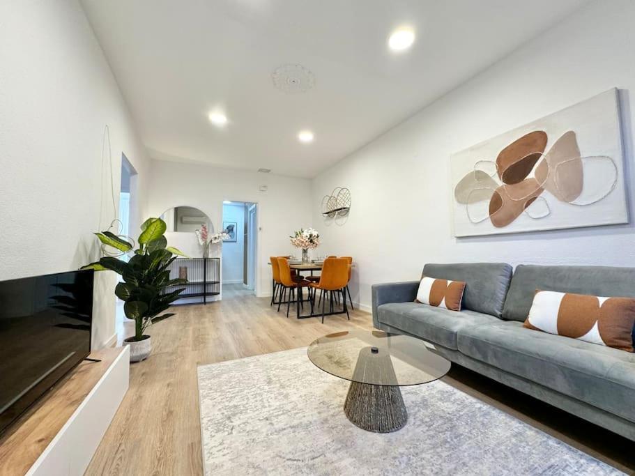Spacious 3bd With 2bh & Ac Apartment *