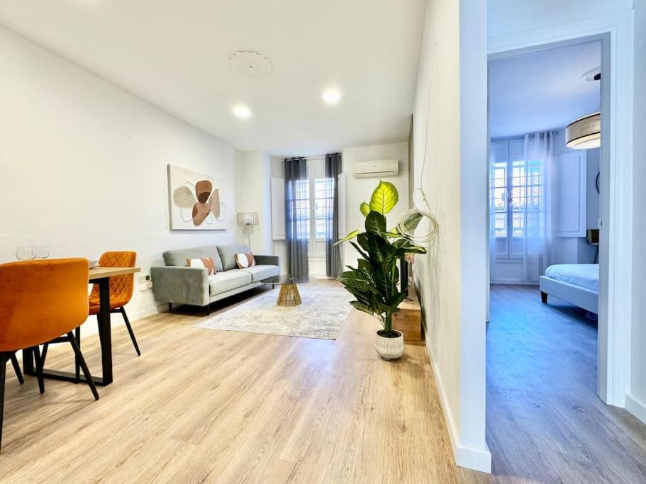 Spacious 3bd With 2bh & Ac Apartment *