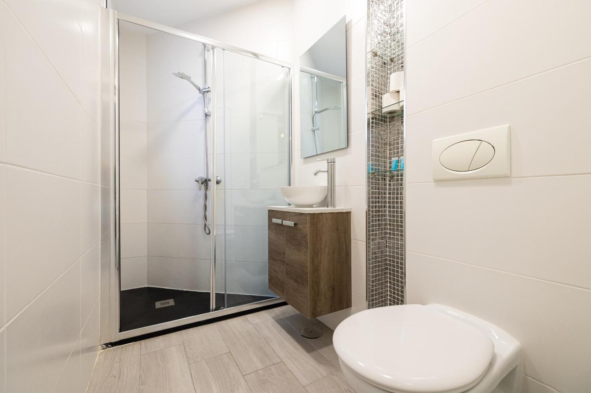 H2m Hiniestrosa French Balcony Aacc Wifi Apartment