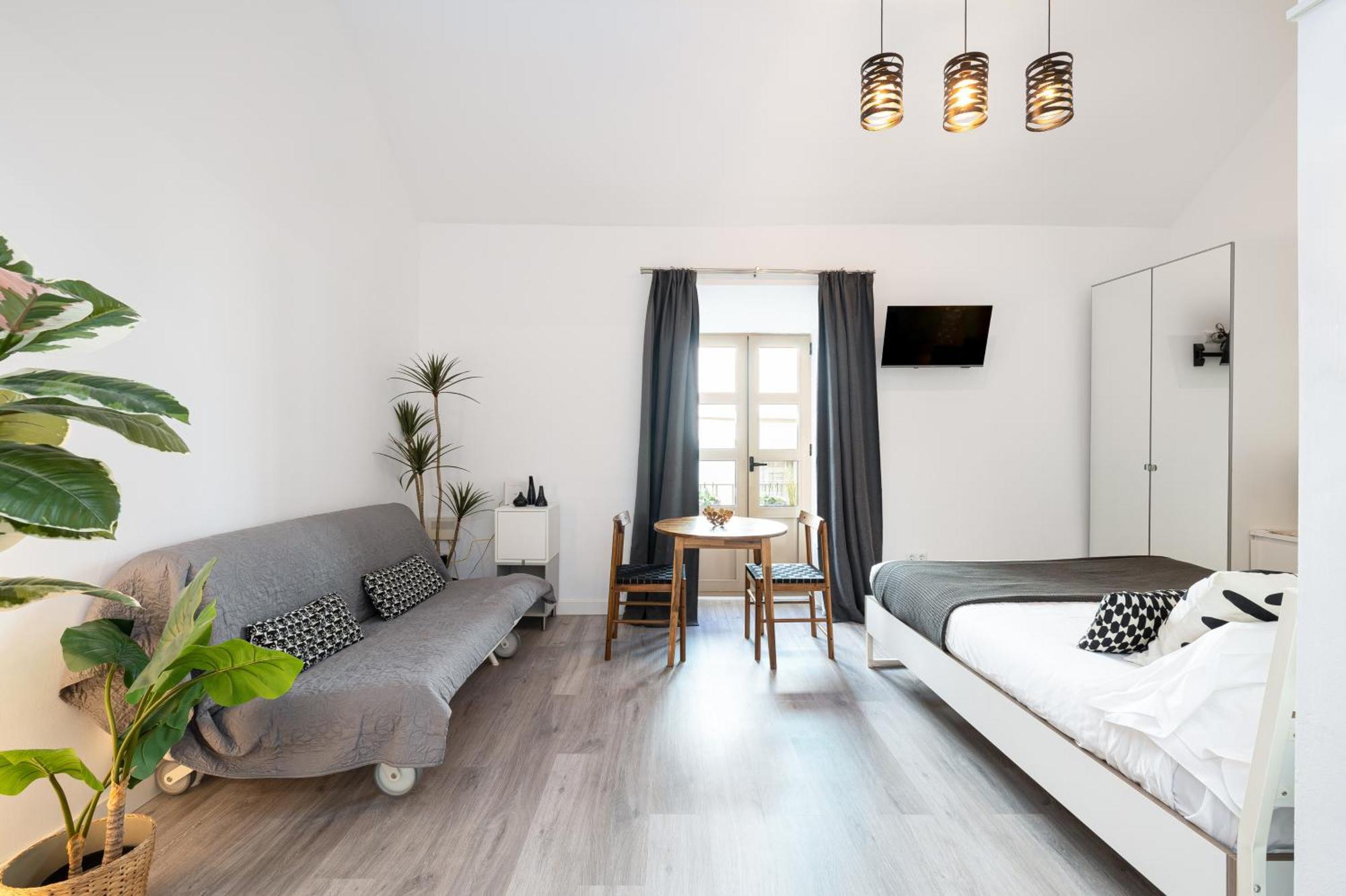 Apartment H2m Hiniestrosa French Balcony Aacc Wifi