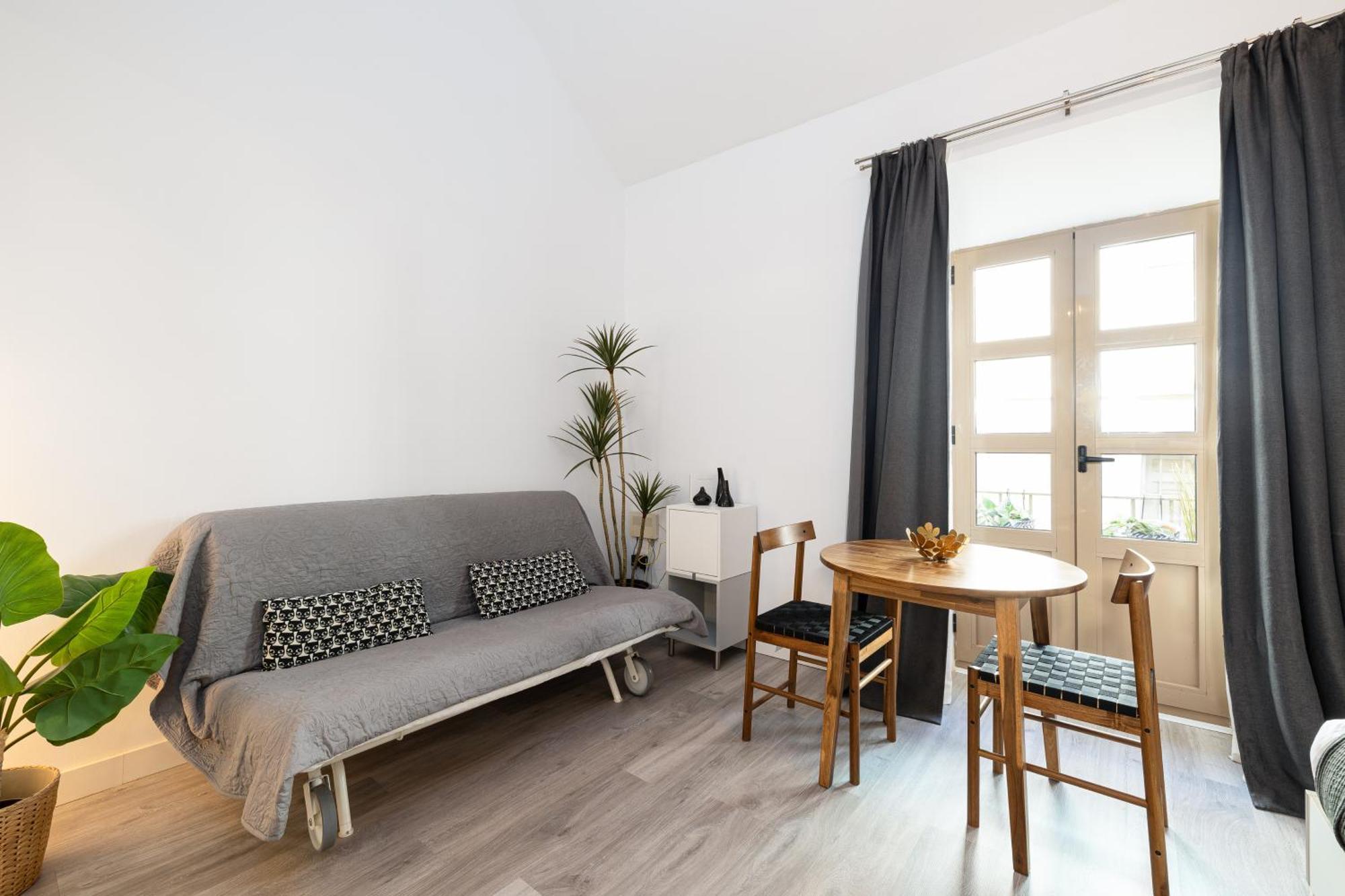 Apartment H2m Hiniestrosa French Balcony Aacc Wifi Malaga