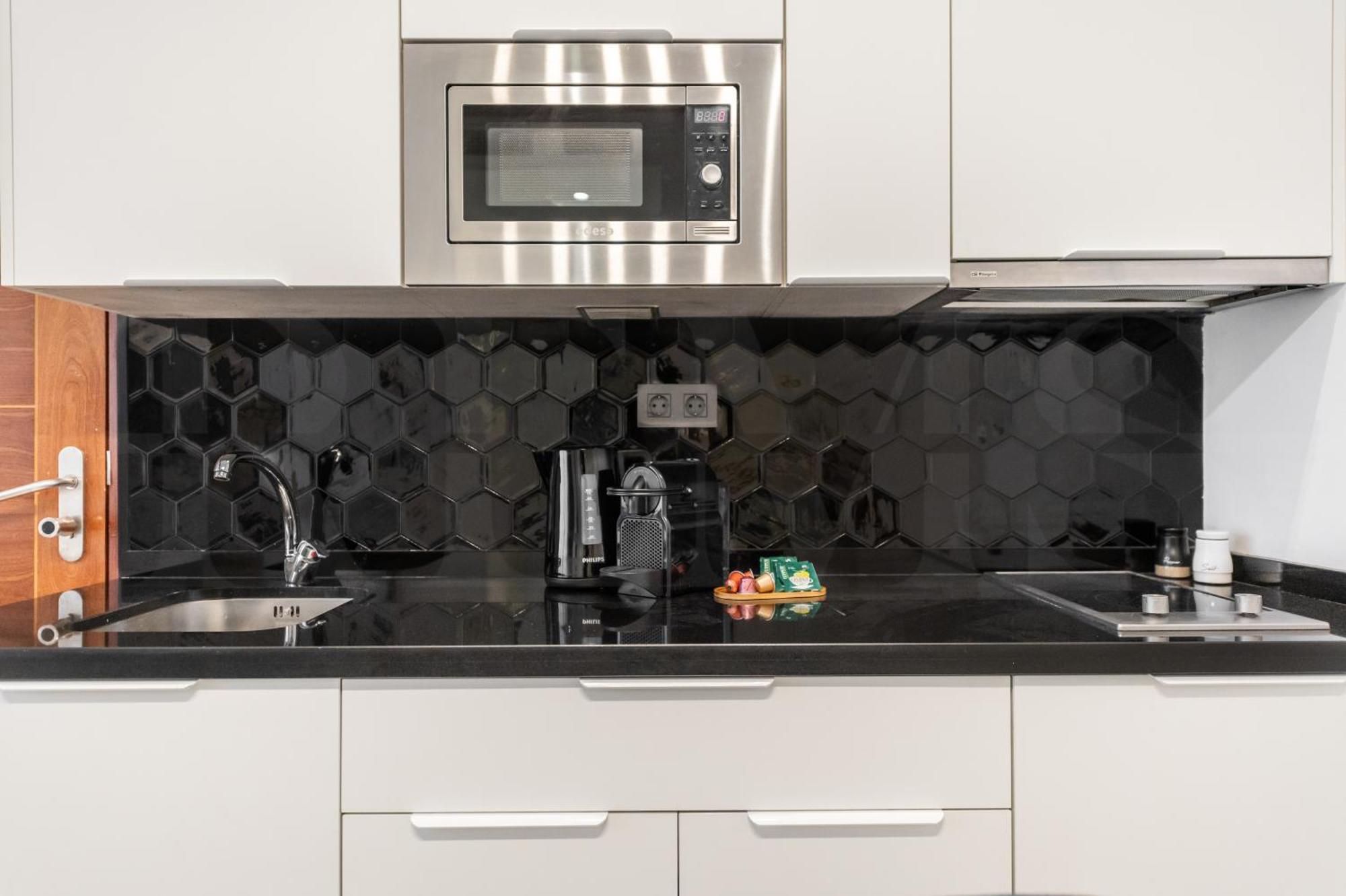 Modern & Stylish 3br In The Heart Of By Rems Malaga